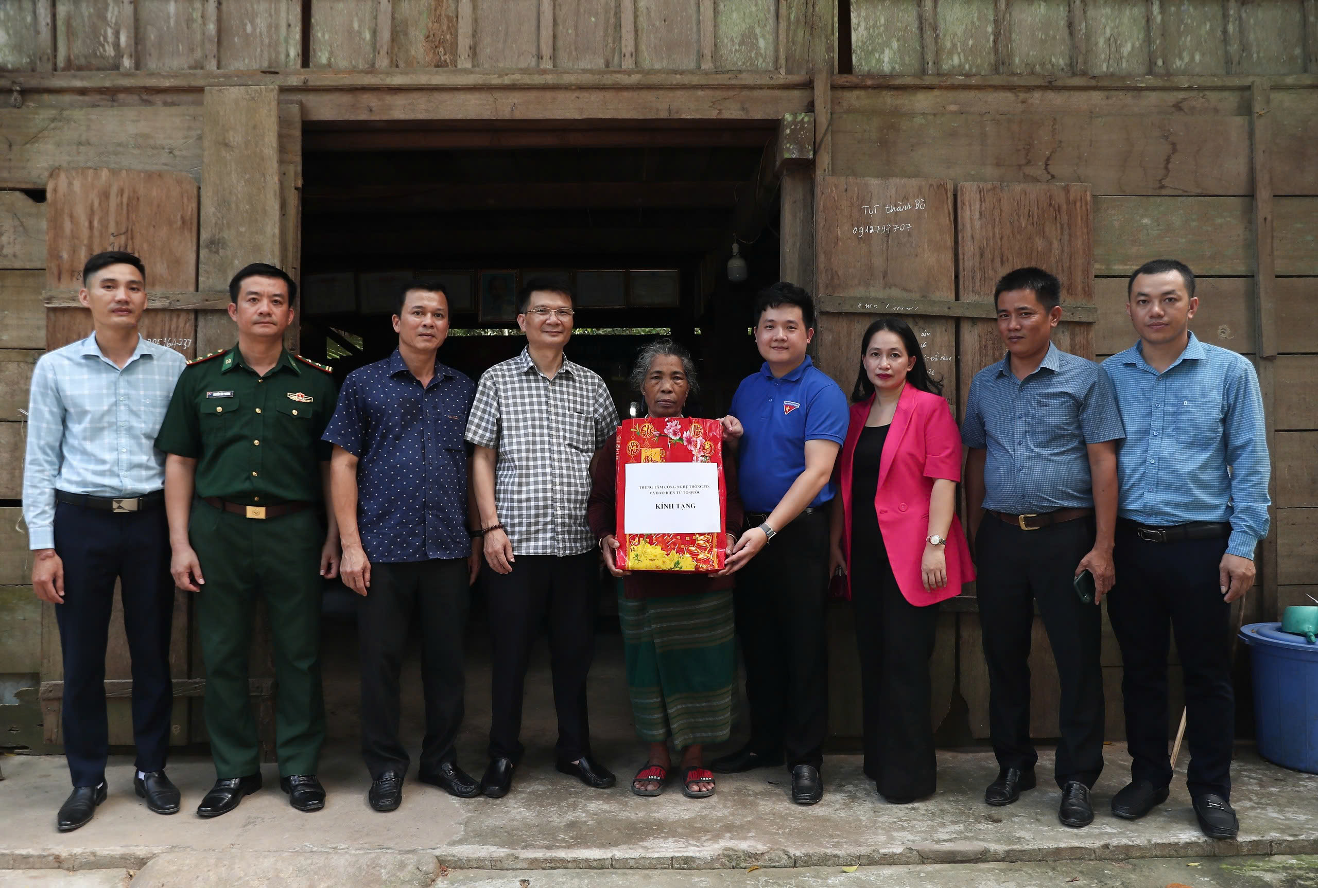 &quot;Thư viện tránh lũ&quot; – Trao cơ hội tiếp cận tri thức cho người dân vùng cao - Ảnh 4.