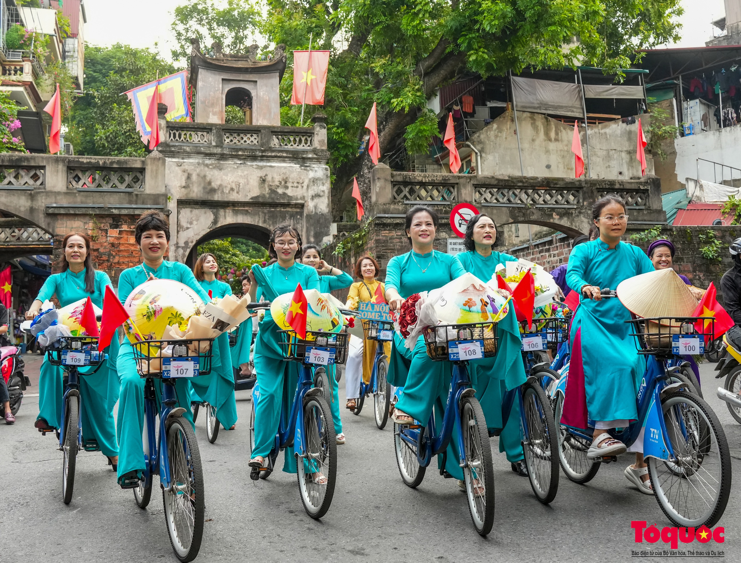 Diễu hành xe đạp, cùng áo dài kết nối các di sản tại Hà Nội - Ảnh 11.