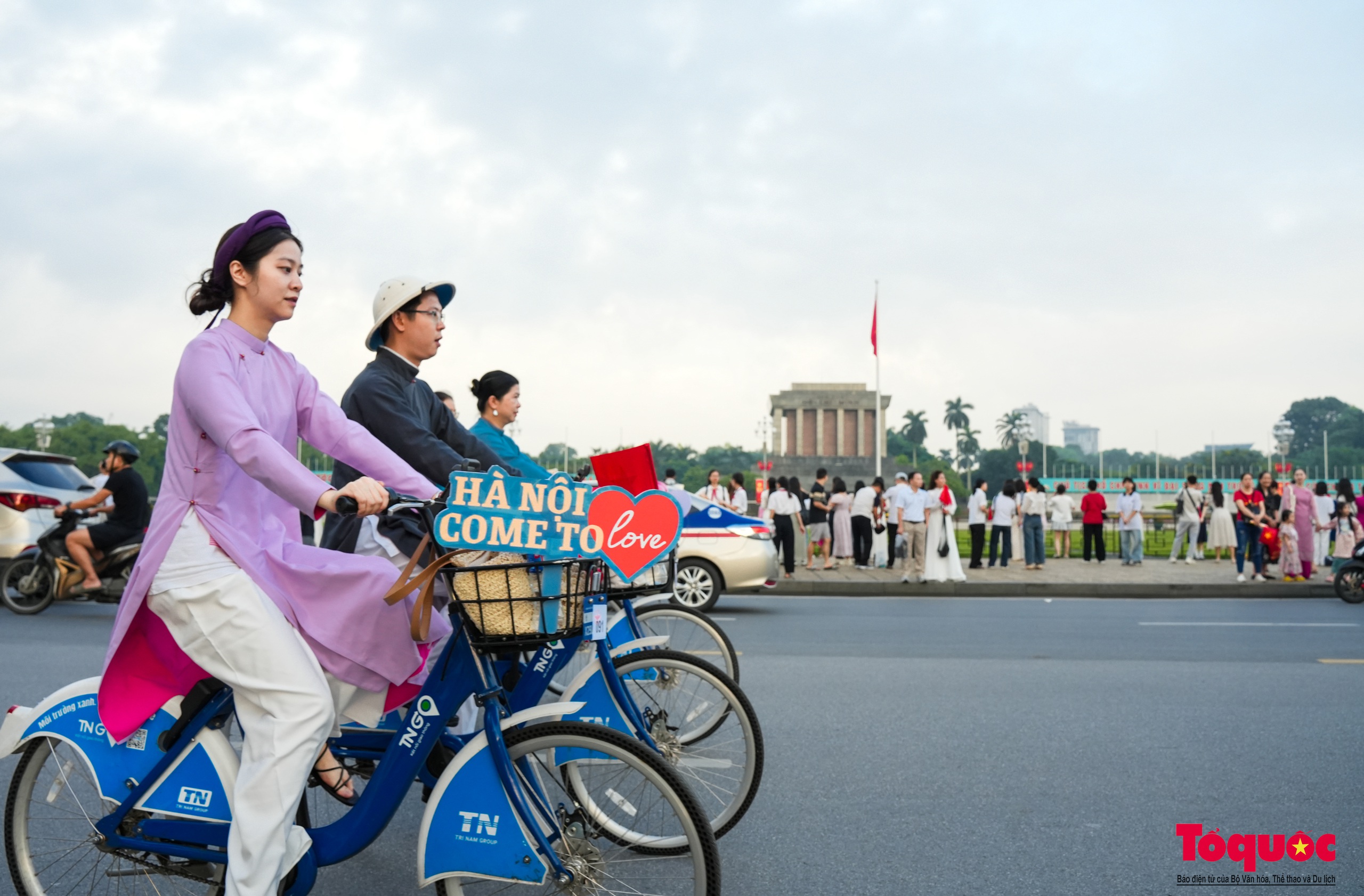 Diễu hành xe đạp, cùng áo dài kết nối các di sản tại Hà Nội - Ảnh 3.