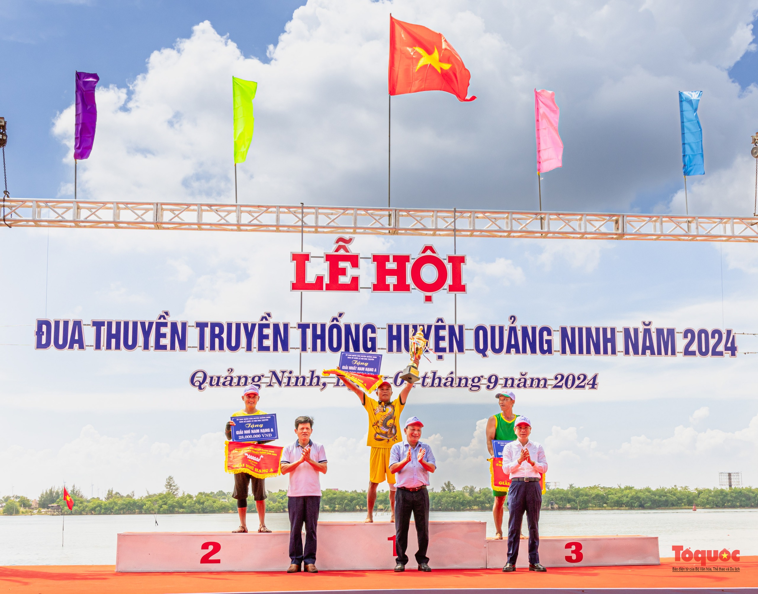 Hào hững lễ hội đua bơi cầu &quot;mưa thuận gió hoà&quot; trên dòng sông Nhật Lệ - Ảnh 17.