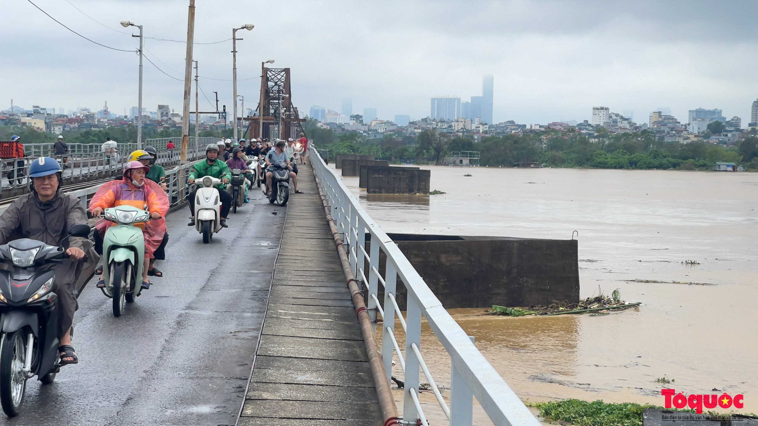 Nước sông Hồng dâng cao, Hà Nội nguy cơ ngập nhiều nơi - Ảnh 7.