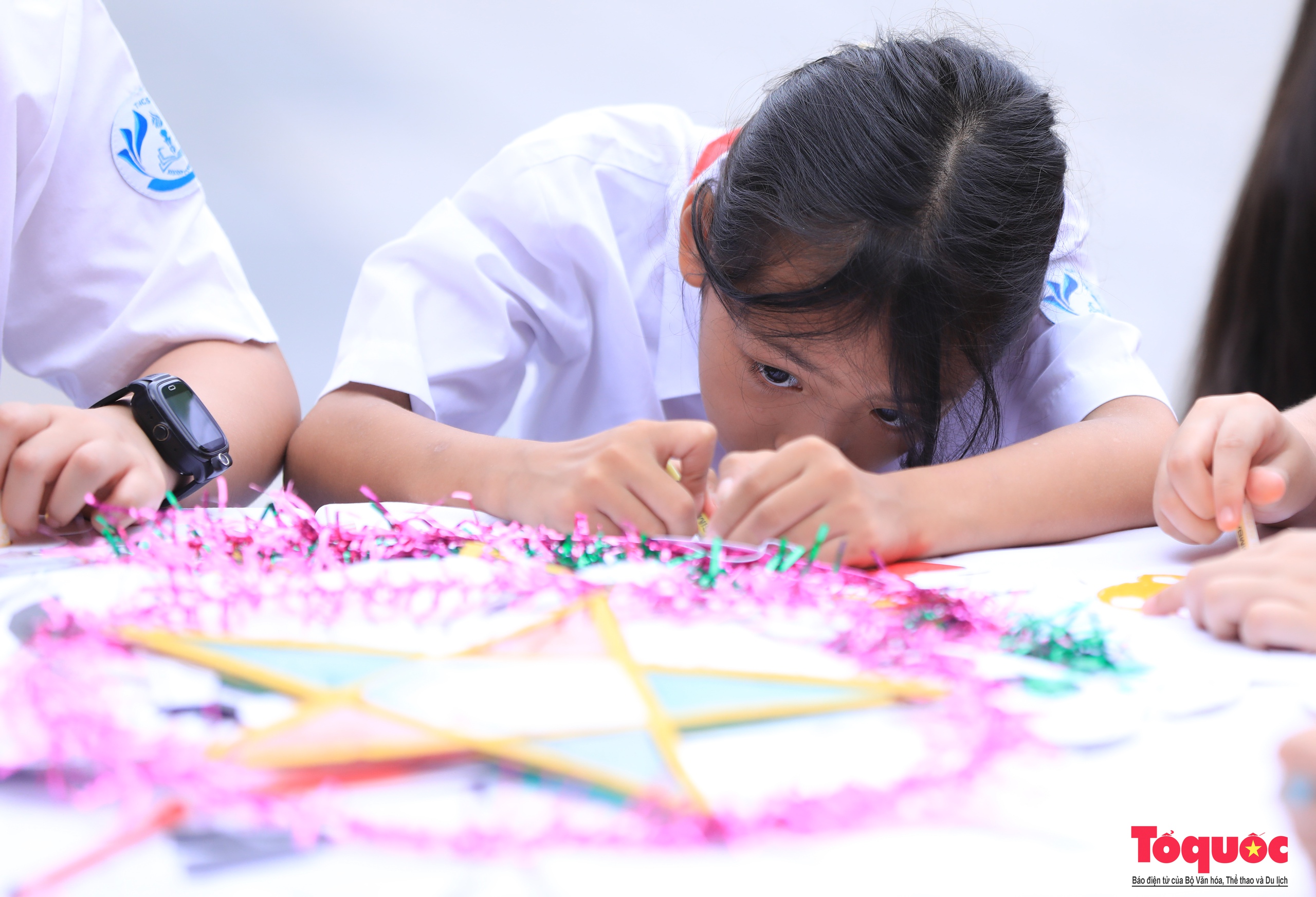 Học sinh thủ đô gửi thông điệp yêu thương trên đèn ông sao tới thiếu nhi Trường Sa dịp Trung thu - Ảnh 5.