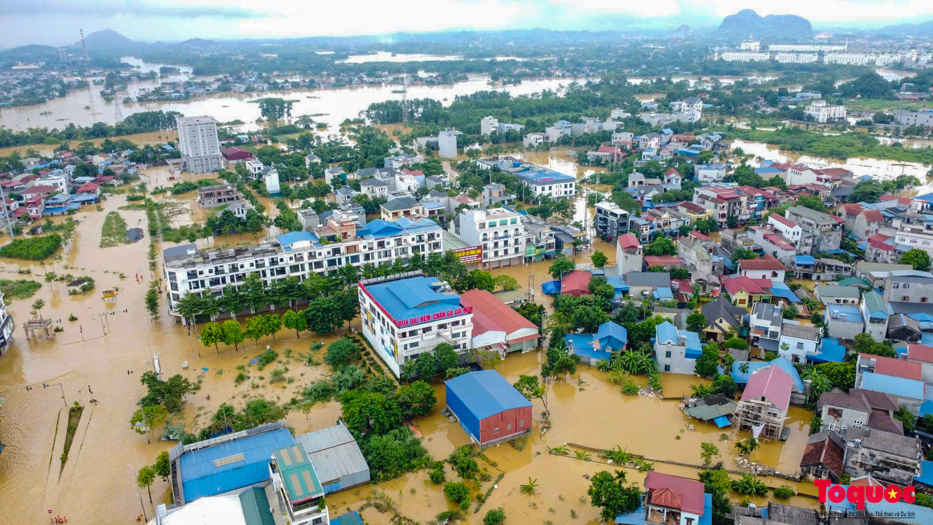 Những chuyến xuồng xuôi ngược, chở đầy nghĩa tình tại &quot;rốn lũ&quot; Thái Nguyên - Ảnh 19.