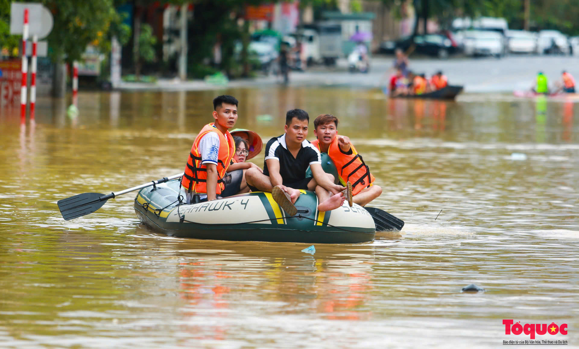 Những chuyến xuồng xuôi ngược, chở đầy nghĩa tình tại &quot;rốn lũ&quot; Thái Nguyên - Ảnh 15.