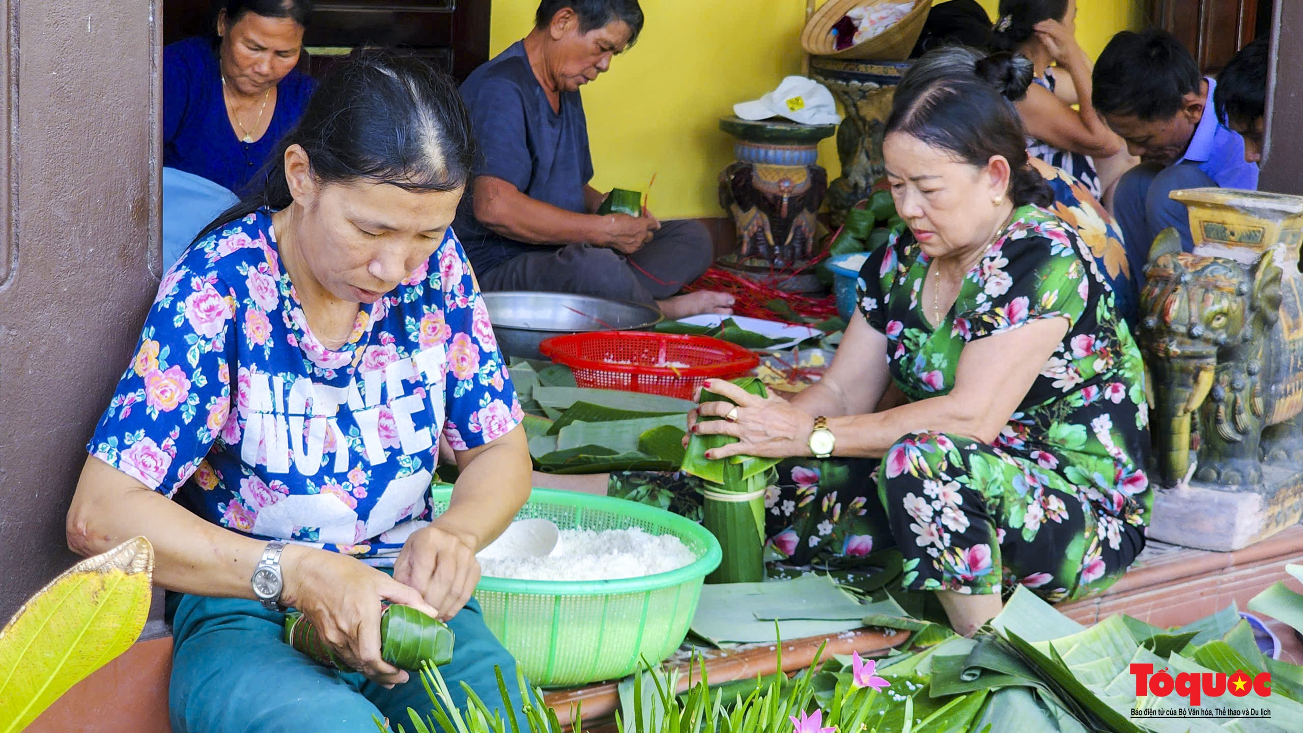 Trắng đêm nấu những &quot;nồi bánh yêu thương&quot; gửi tặng người dân miền Bắc bị ảnh hưởng do mưa lũ - Ảnh 3.