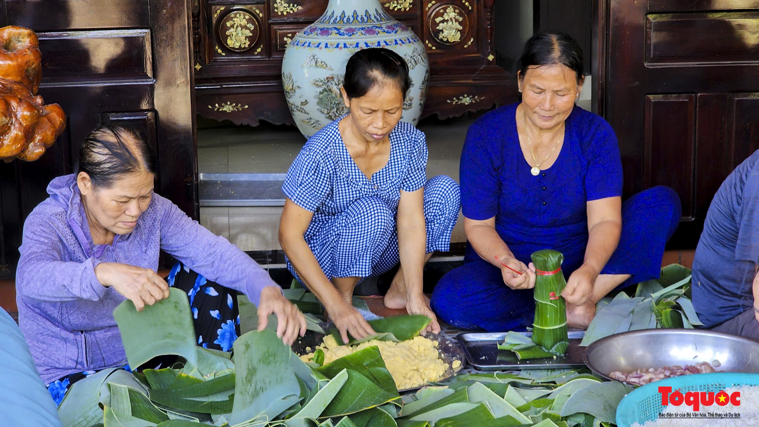 Trắng đêm nấu những &quot;nồi bánh yêu thương&quot; gửi tặng người dân miền Bắc bị ảnh hưởng do mưa lũ - Ảnh 8.