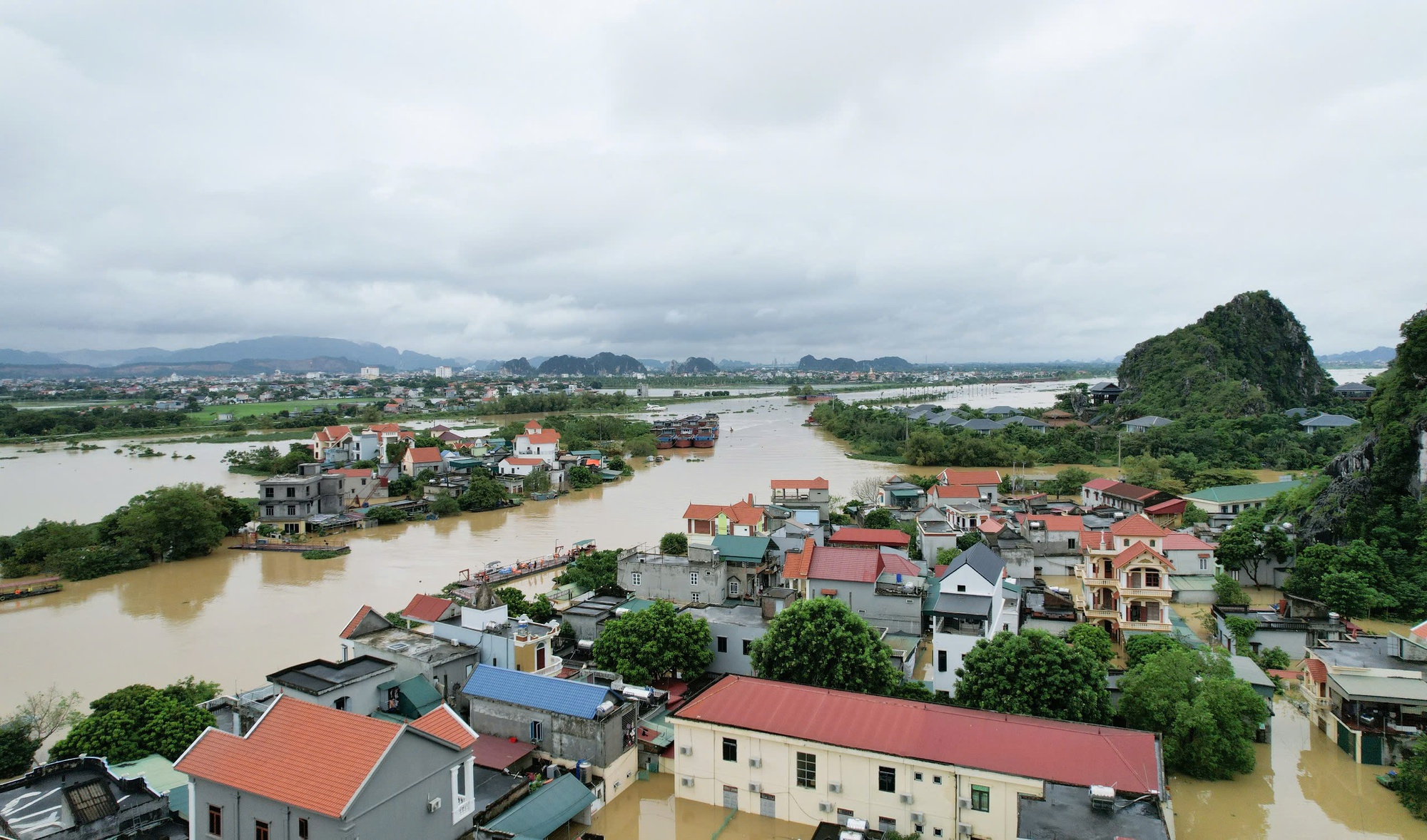 Ninh Bình: Lệnh khẩn cấp di dân và kịch bản xả lũ sông Hoàng Long- Ảnh 1.