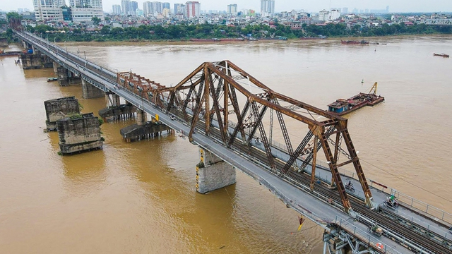 Rút báo động 1 trên sông Hồng, khôi phục giao thông trên cầu Long Biên, cầu Đuống - Ảnh 2.