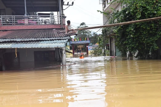 Hành trình nhanh chóng đưa nước sạch tới người dân vùng ngập lũ sau bão số 3 - Ảnh 3.