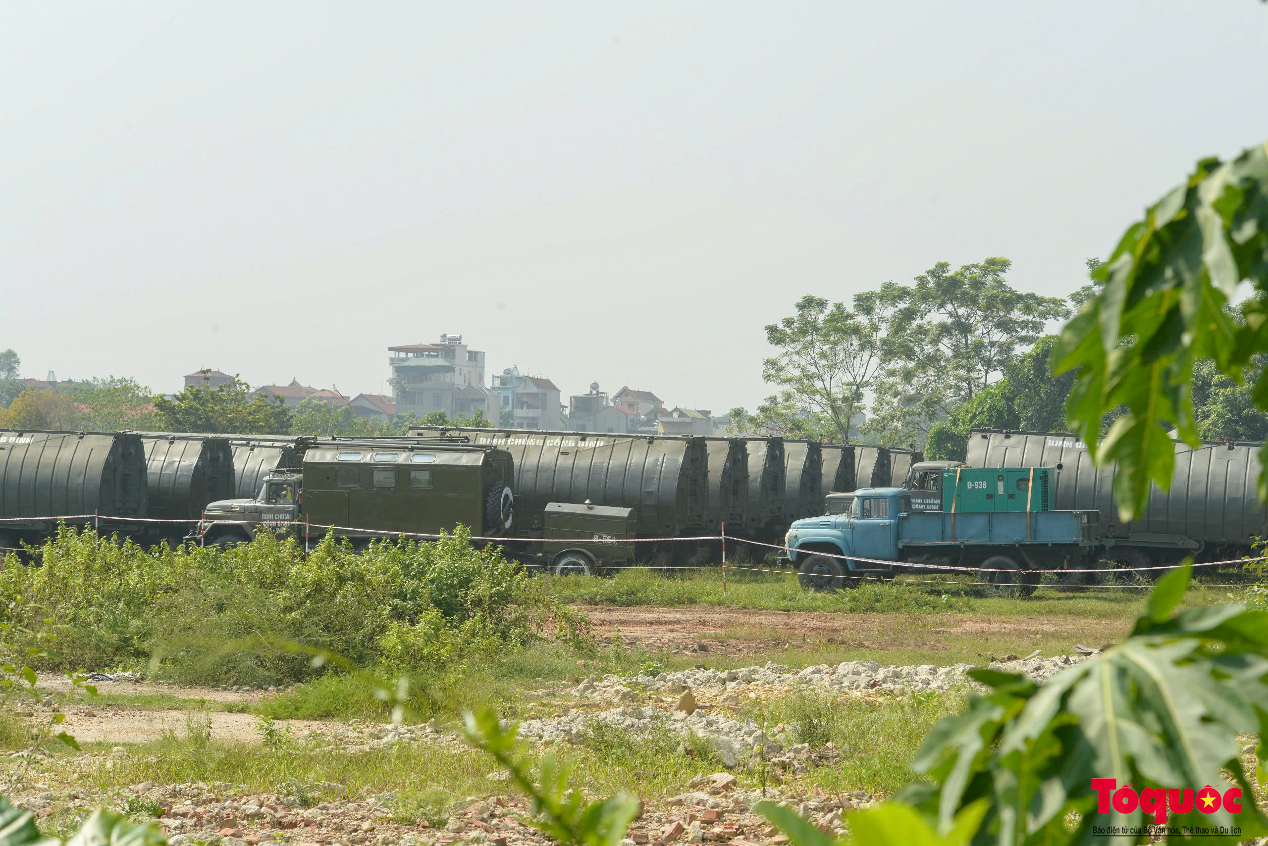 Gấp rút tìm kiếm nạn nhân, chuẩn bị sẵn sàng lắp cầu phao thay thế cầu Phong Châu bị sập - Ảnh 7.