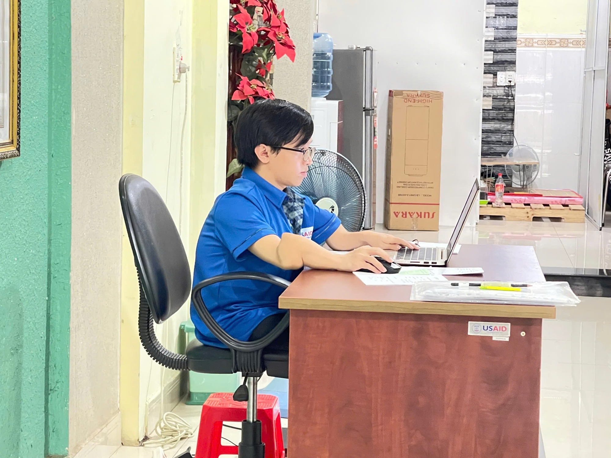 Toả sáng nghị lực Việt 2024: Cậu bé “nhỏ nhắn” nỗ lực vượt lên số phận - Ảnh 1. Toả sáng nghị lực Việt 2024: Cậu bé “nhỏ nhắn” nỗ lực vượt lên số phận - Ảnh 1.