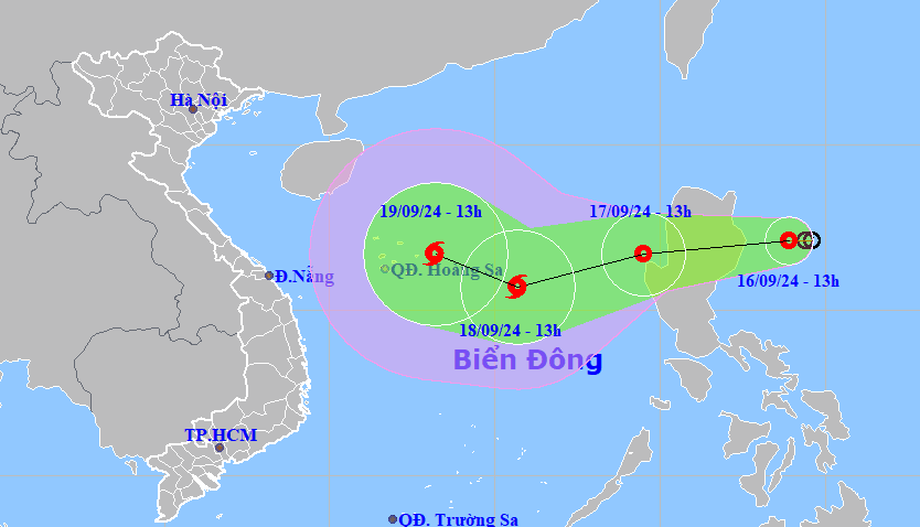 Ứng phó áp thấp nhiệt đới gần Biển Đông có thể mạnh lên thành bão - Ảnh 1.