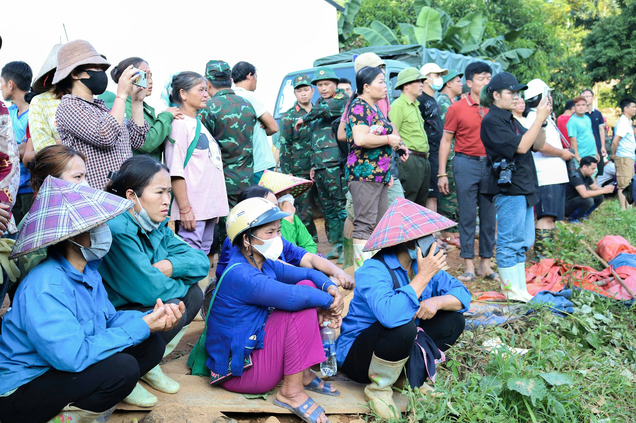 &quot;Chiến sĩ đặc biệt&quot; tham gia tìm kiếm cứu nạn tại Làng Nủ - Ảnh 11.