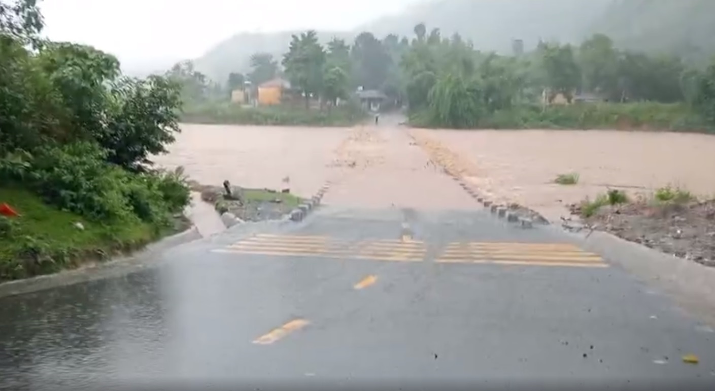 Các địa phương gấp rút ứng phó với áp thấp nhiệt đới đang mạnh lên thành bão - Ảnh 13.