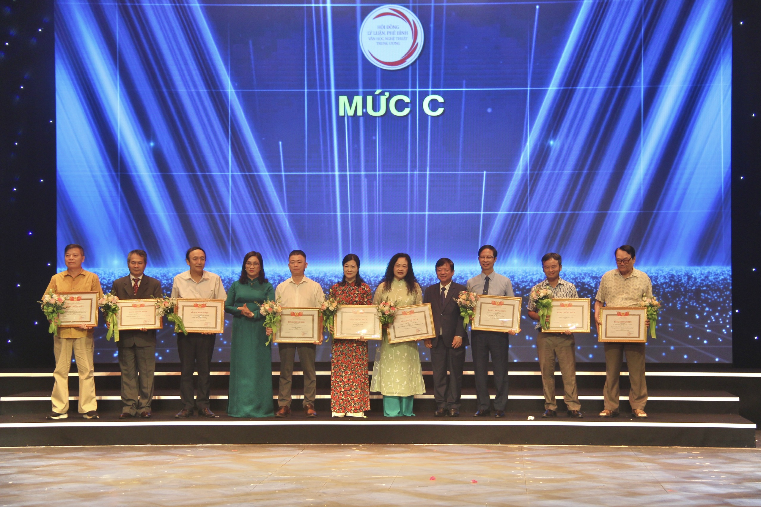 25 tác phẩm được trao Tặng thưởng lý luận, phê bình văn học, nghệ thuật năm 2023 - Ảnh 3. 25 tác phẩm được trao Tặng thưởng lý luận, phê bình văn học, nghệ thuật năm 2023 - Ảnh 3.
