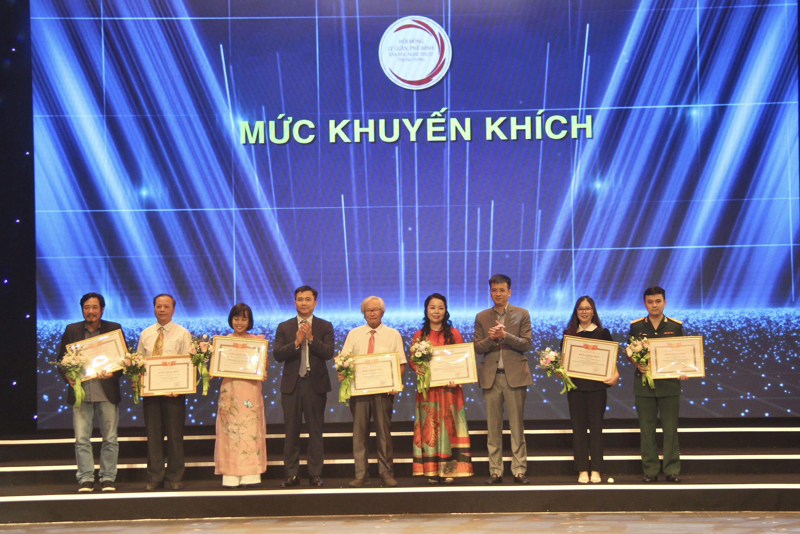 25 tác phẩm được trao Tặng thưởng lý luận, phê bình văn học, nghệ thuật năm 2023 - Ảnh 4. 25 tác phẩm được trao Tặng thưởng lý luận, phê bình văn học, nghệ thuật năm 2023 - Ảnh 4.