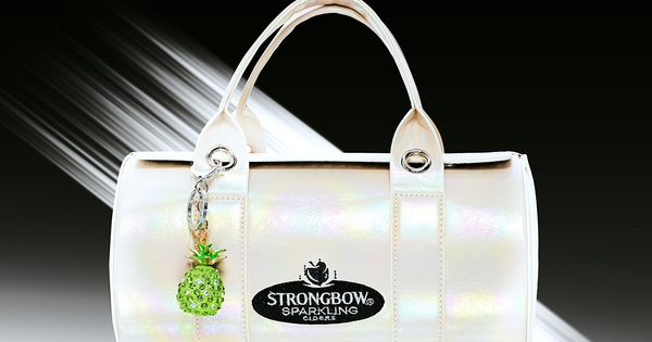 Mẫu túi collab siêu hot mùa hè 2024 gọi tên Sparkling Bag của Ther Gab x Strongbow