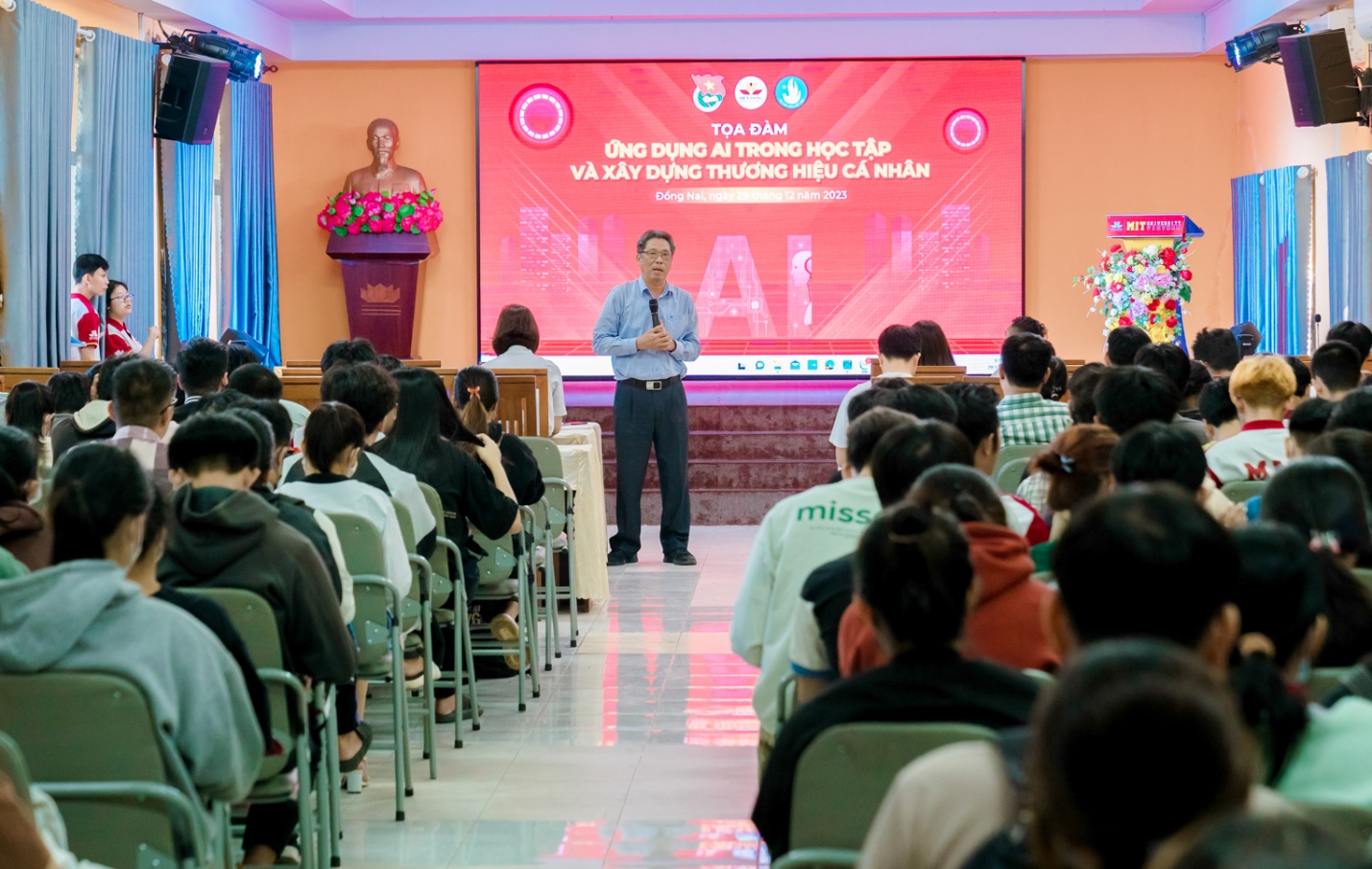 Sinh viên MIT UNI. - Sẵn sàng chinh phục tương lai với hành trang AI - Ảnh 1.