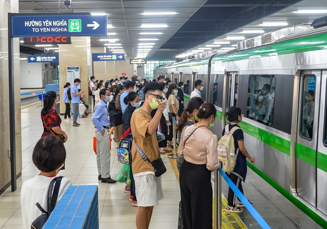 Tìm ra giải pháp để xe buýt, metro Hà Nội thêm hút khách - Ảnh 2.