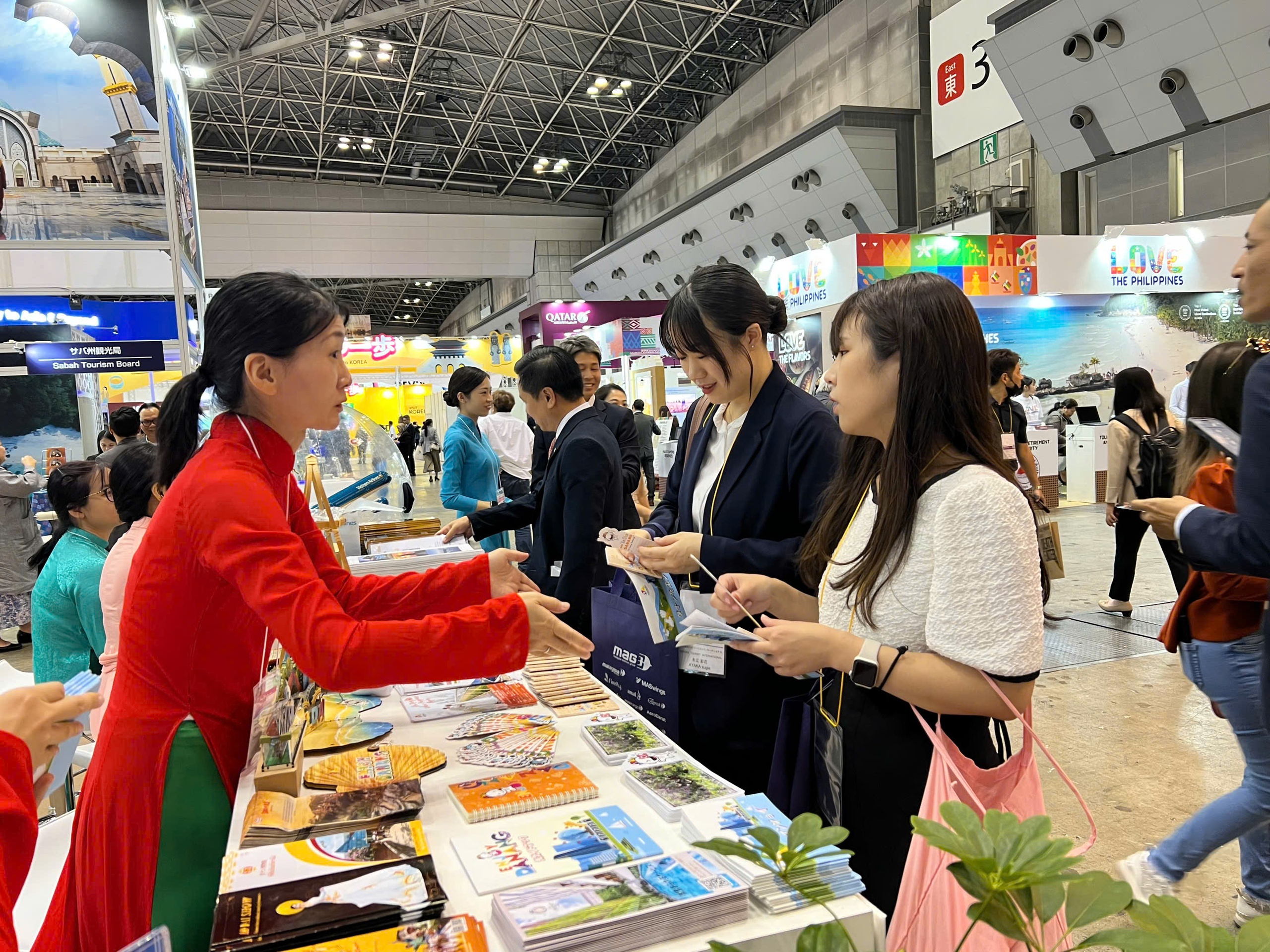 Da Nang promove seu destino na maior feira de turismo do Japão - Tourism Expo Japan 2024 - Foto 4. Đà Nẵng quảng bá điểm đến tại Hội chợ Du lịch lớn nhất Nhật Bản – Tourism Expo Japan 2024 - Ảnh 4.
