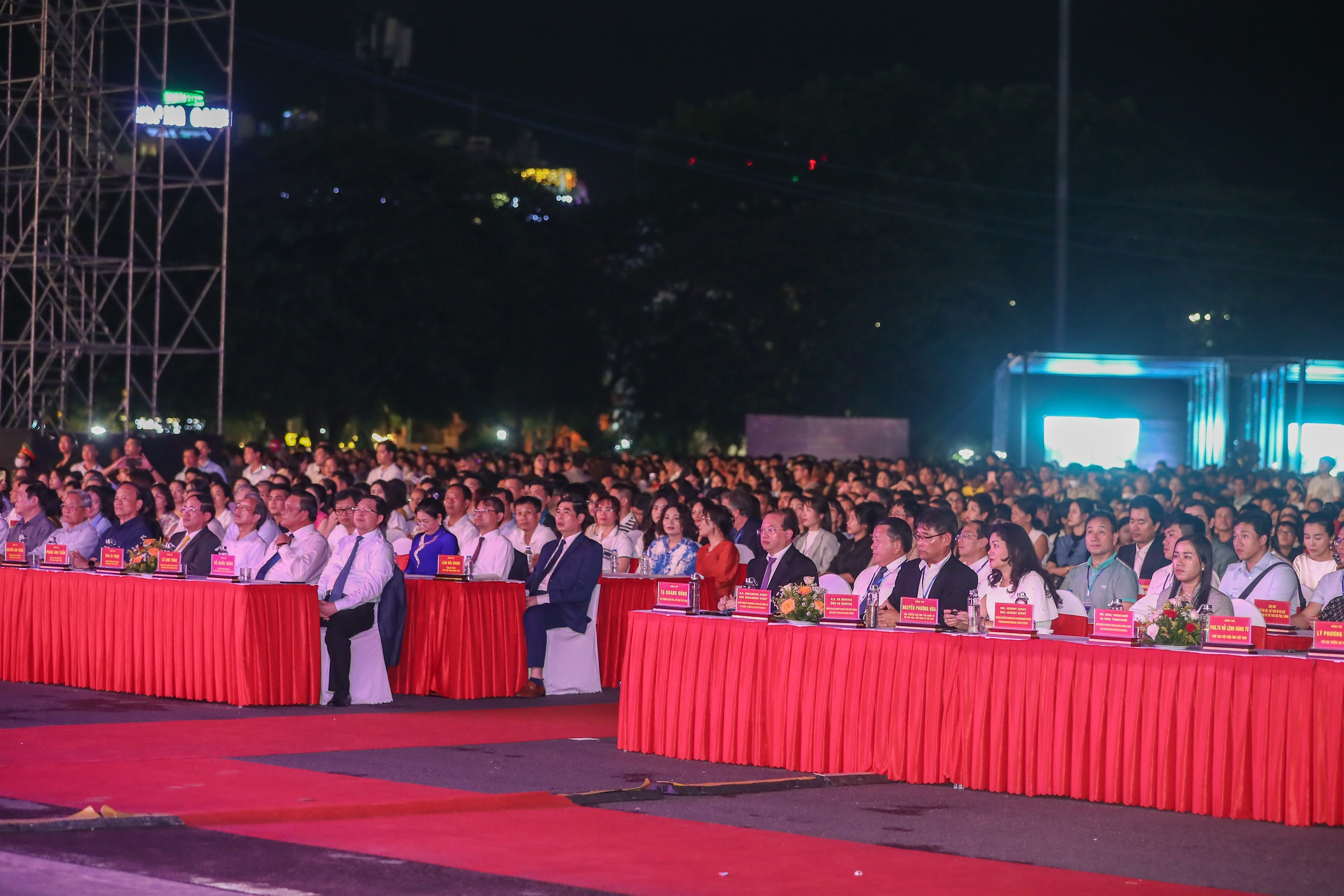 Đại nhạc hội &quot;Đôi cánh diệu kỳ&quot;: Nơi kết nối di sản văn hóa, con người Bình Định với bạn bè quốc tế - Ảnh 2.