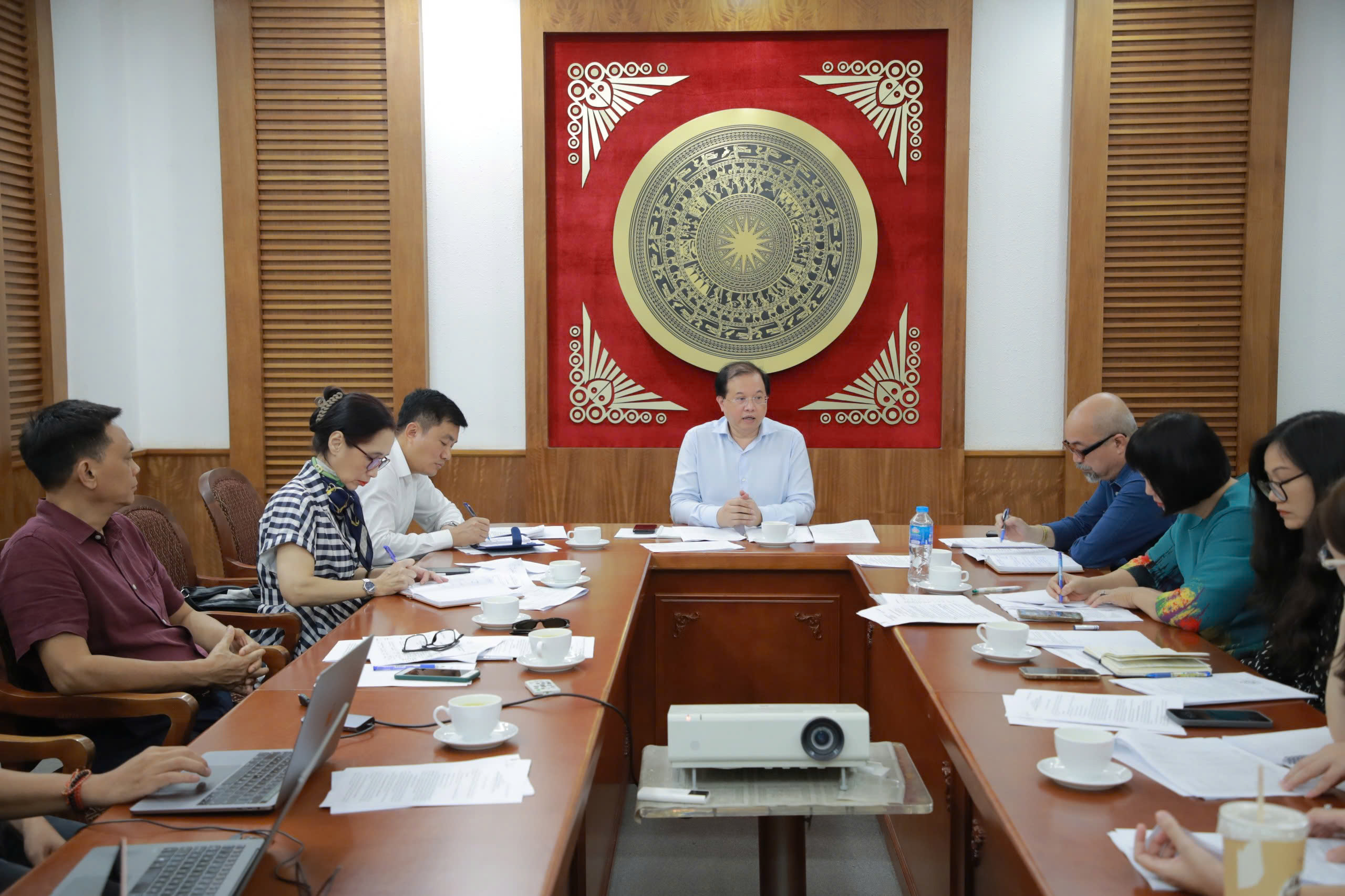 Proaktif, siap untuk Festival Sinema - Festival Film Internasional Hanoi ke-7 - Foto 1. Chủ động, sẵn sàng cho đại tiệc Điện ảnh- Liên hoan phim quốc tế Hà Nội lần thứ VII - Ảnh 1.