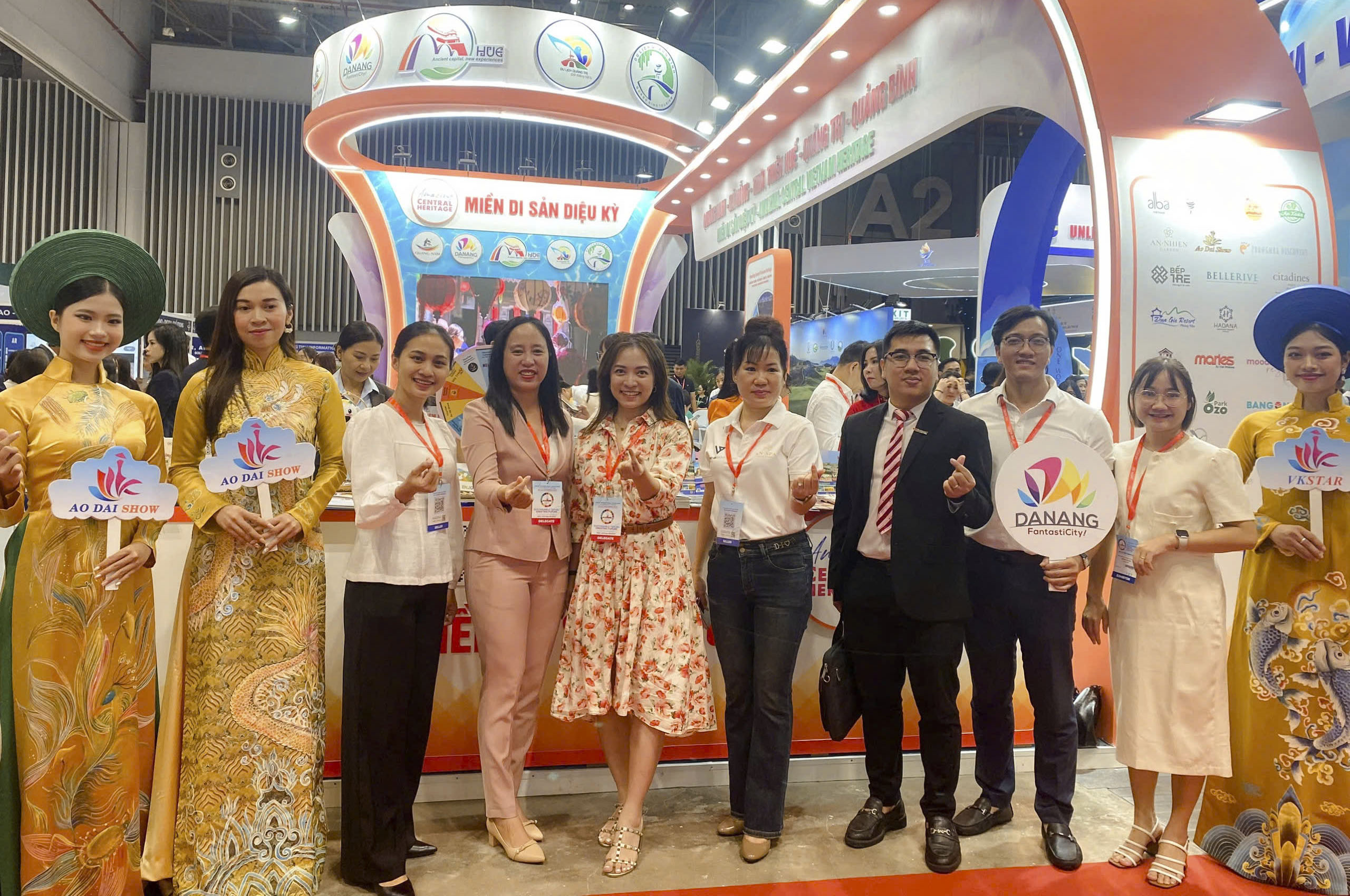 دا نانگ ITE HCMC 2024 میلے میں سیاحت کو فروغ دے رہا ہے - تصویر 1۔ Đà Nẵng quảng bá du lịch tại hội chợ ITE HCMC 2024 - Ảnh 1.