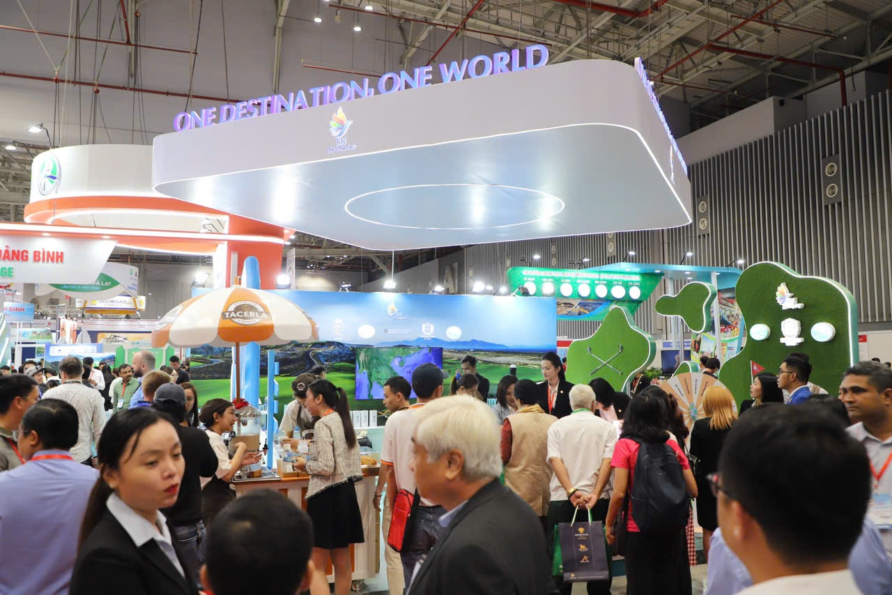 ມາເລເຊຍແລະຫຼາຍປະເທດອາຊຽນແນະນໍາຜະລິດຕະພັນການທ່ອງທ່ຽວທີ່ປະທັບໃຈທີ່ ITE HCMC 2024 - ຮູບພາບ 9. Malaysia và nhiều nước ASEAN giới thiệu sản phẩm du lịch ấn tượng tại ITE HCMC 2024 - Ảnh 9.