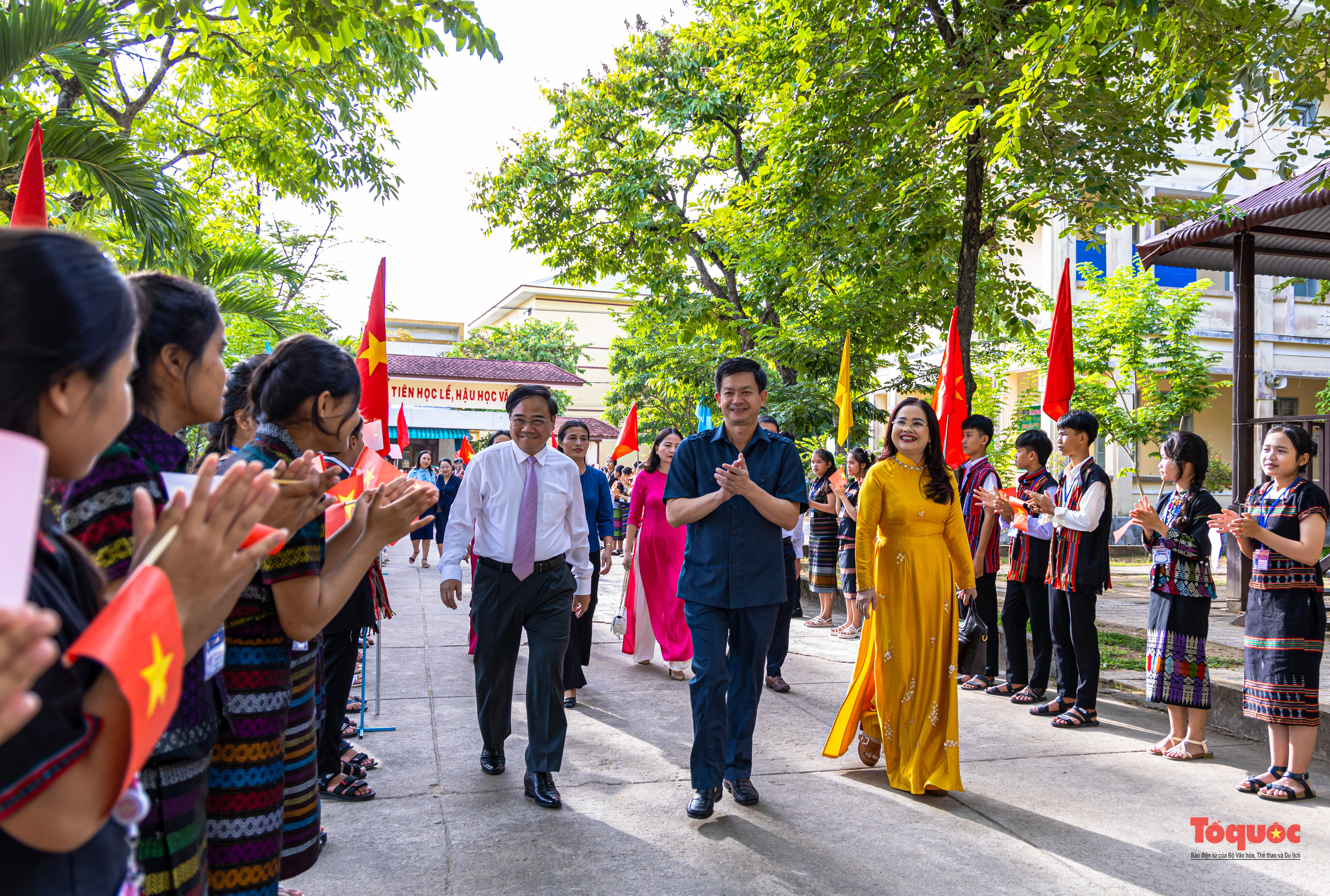 Học sinh người dân tộc là nhân tố quan trọng trong việc bảo tồn, phát huy bản sắc văn hoá của dân tộc mình - Ảnh 1.