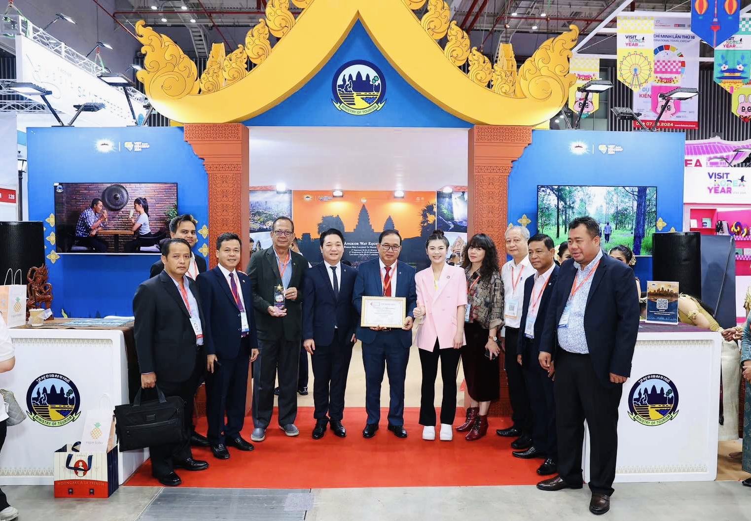 Ocenění 12 jednotek na 18. mezinárodním veletrhu cestovního ruchu v Ho Či Minově Městě - ITE HCMC 2024 - Foto 1. Vinh danh 12 đơn vị tại Hội chợ Du lịch Quốc tế TP.HCM lần thứ 18 - ITE HCMC 2024 - Ảnh 1.