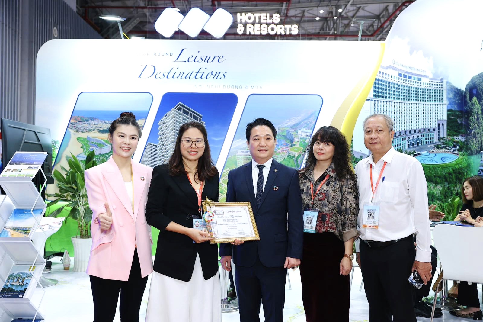 Ocenění 12 jednotek na 18. mezinárodním veletrhu cestovního ruchu v Ho Či Minově Městě - ITE HCMC 2024 - Foto 2. Vinh danh 12 đơn vị tại Hội chợ Du lịch Quốc tế TP.HCM lần thứ 18 - ITE HCMC 2024 - Ảnh 2.