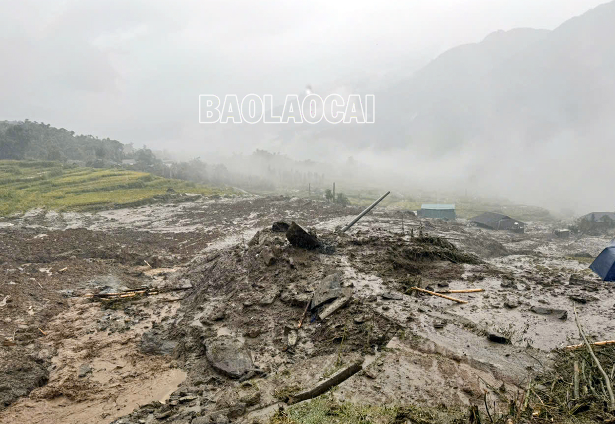 Nhiều người chết do mưa lũ, Lào Cai công bố tình huống khẩn cấp về thiên tai - Ảnh 1. Nhiều người chết do mưa lũ, Lào Cai công bố tình huống khẩn cấp về thiên tai - Ảnh 1.