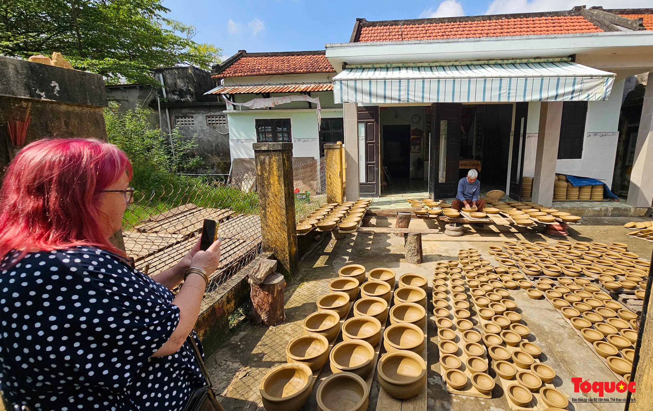 Khách Tây thích thú trải nghiệm Làng gốm hơn 500 tuổi ở Hội An - Ảnh 11.