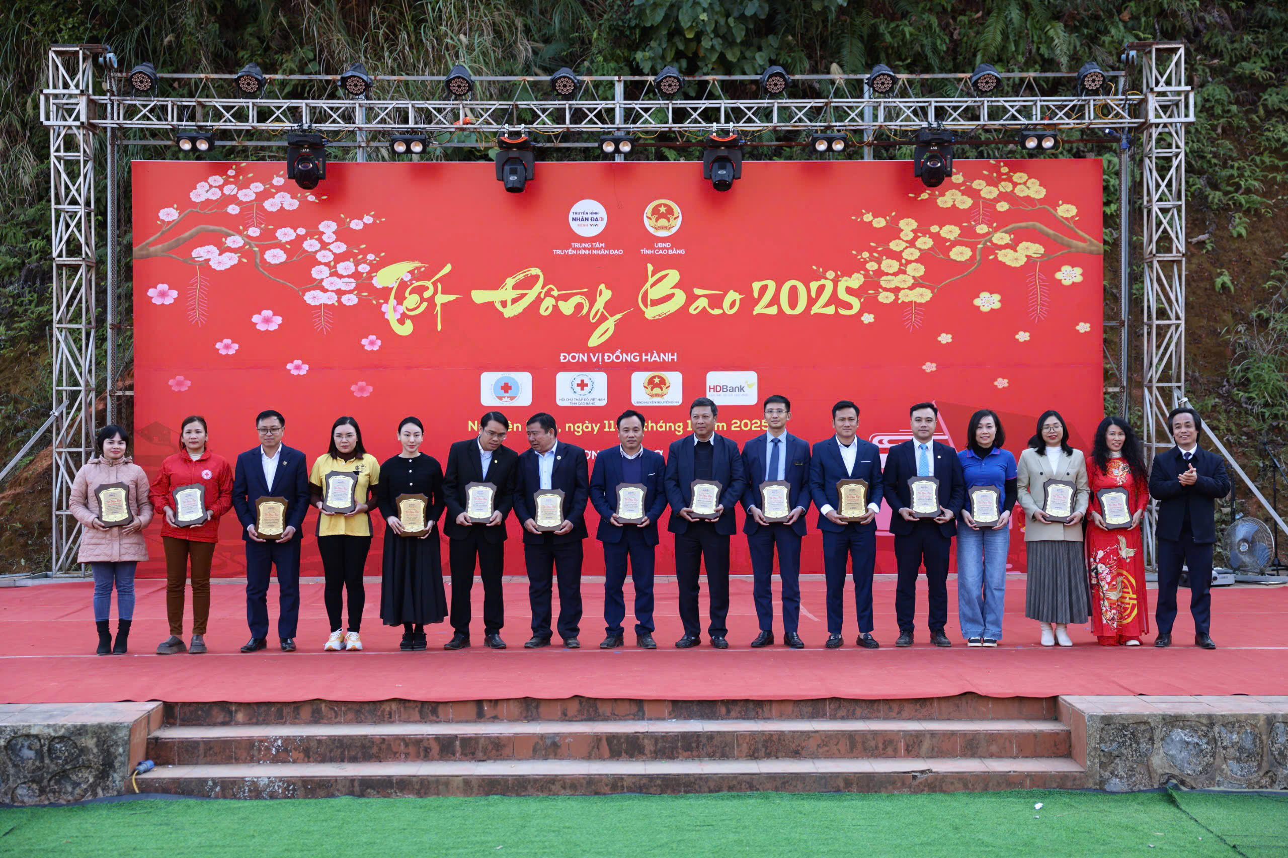 «Συμπατριώτες Tet 2025» - Διαδίδοντας αξίες αγάπης στην κοινότητα - Φωτογραφία 4. “Tết đồng bào 2025”- Lan tỏa những giá trị yêu thương tới cộng đồng - Ảnh 4.