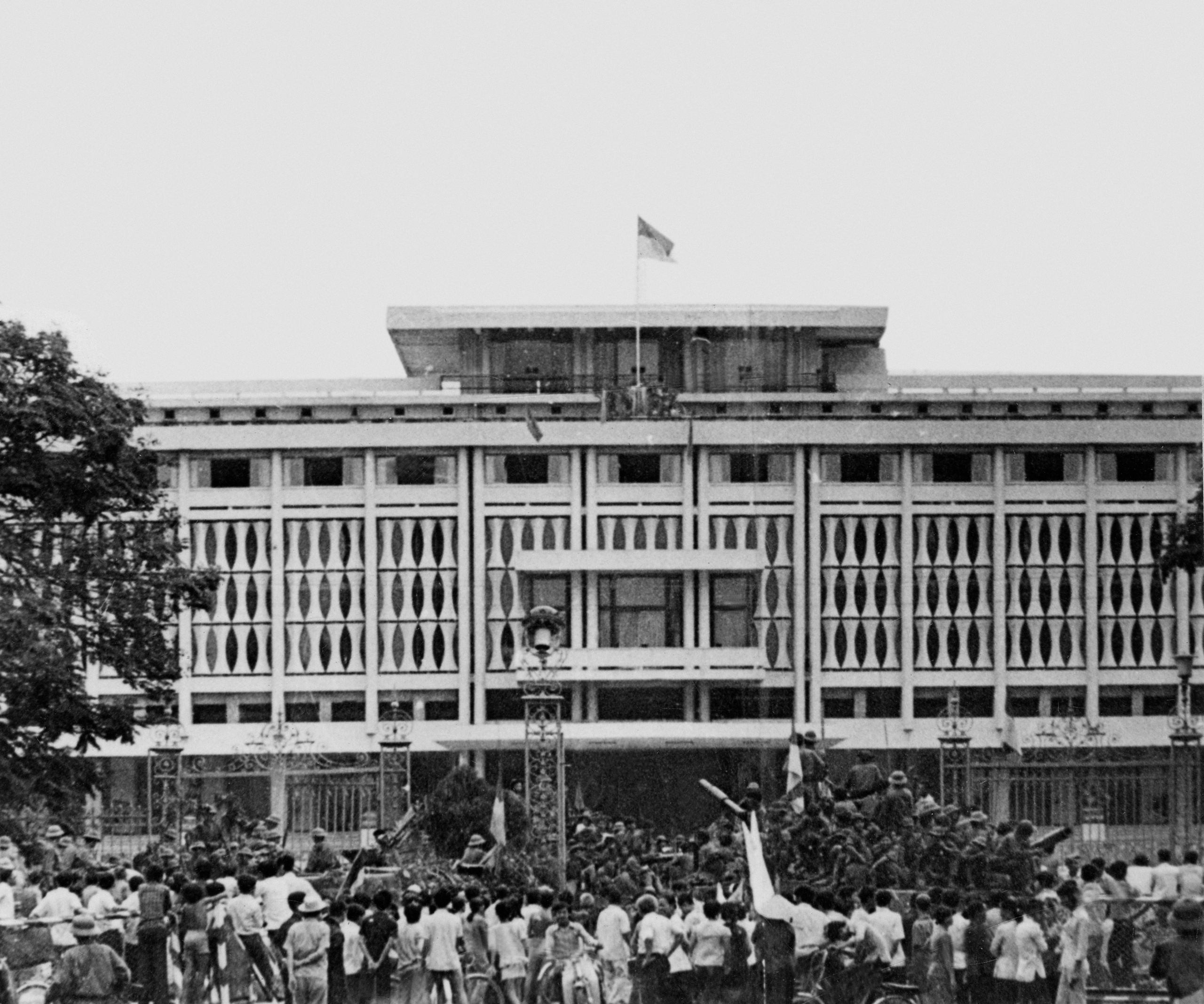 นิทรรศการพรรคคอมมิวนิสต์เวียดนาม - เหตุการณ์สำคัญทางประวัติศาสตร์ - ภาพที่ 4 Trưng bày Đảng Cộng sản Việt Nam - Những mốc son lịch sử  - Ảnh 4.