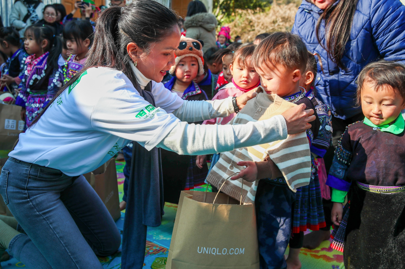 Kuzey dağlık bölgesinde iki yeni okul ve öğrenciler için bir tuvaletin açılışı - Fotoğraf 3. Khánh thành hai điểm trường mới và một nhà tắm cho học sinh vùng cao phía Bắc - Ảnh 3.