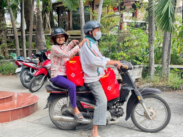 “San sẻ yêu thương - Thêm hương ngày Tết”, 12 năm vẹn nghĩa tình - Ảnh 4.