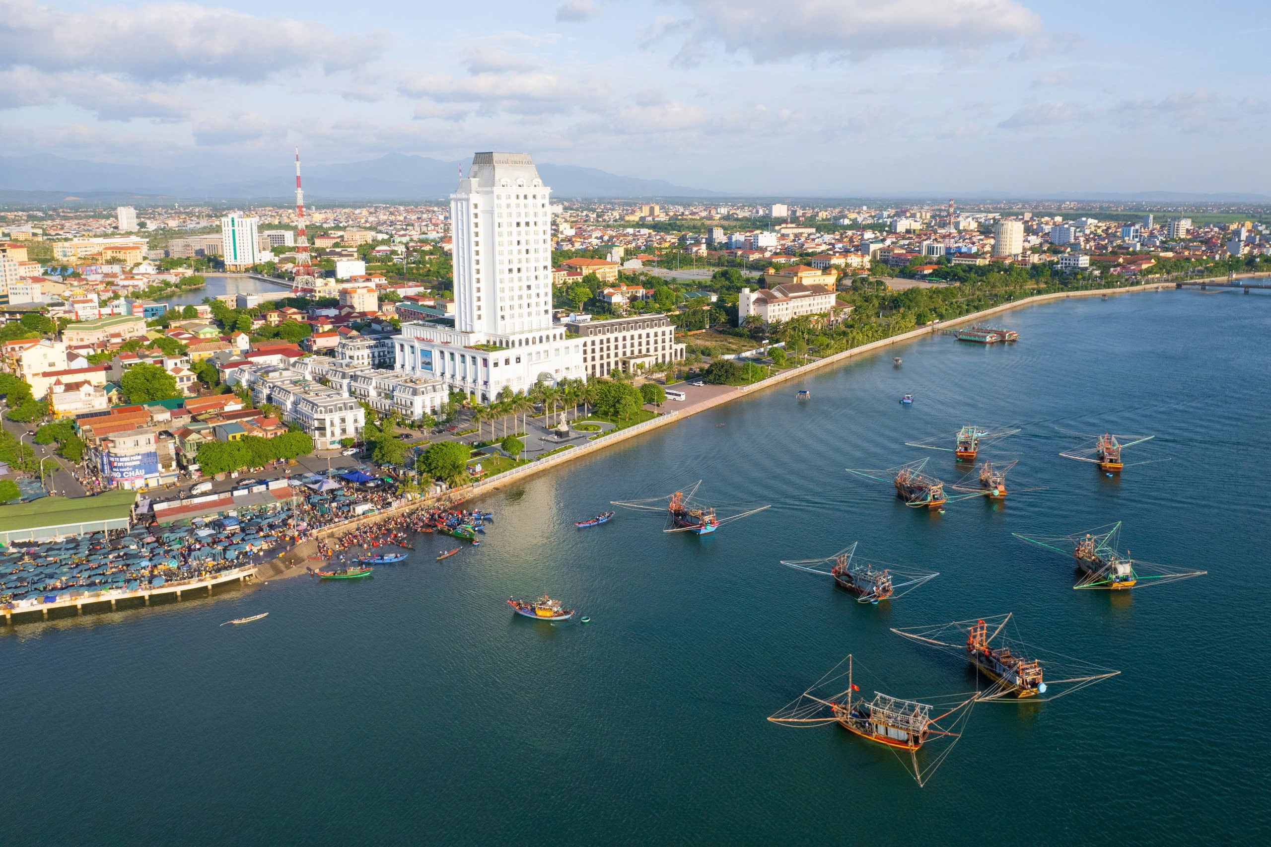 Προώθηση των πλεονεκτημάτων του Ντονγκ Χόι στην προώθηση του τουρισμού - Φωτογραφία 1. Phát huy lợi thế Đồng Hới trong quảng bá, xúc tiến du lịch - Ảnh 1.