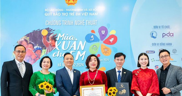 Bộ LĐTBXH trao tặng bằng khen cho Chubb Life Việt Nam - Ảnh 1.