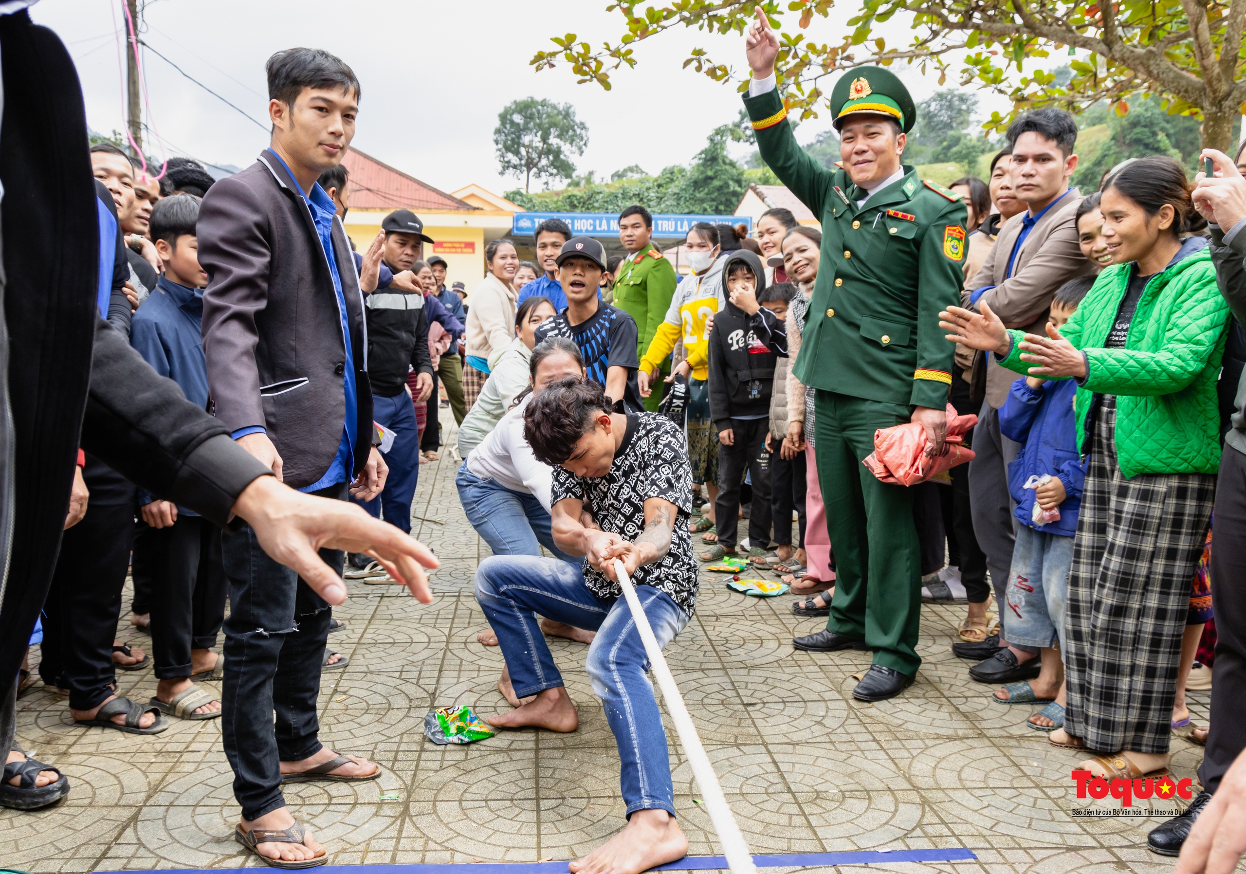 Mang mùa xuân yêu thương đến với đồng bào dân tộc vùng cao - Ảnh 12.