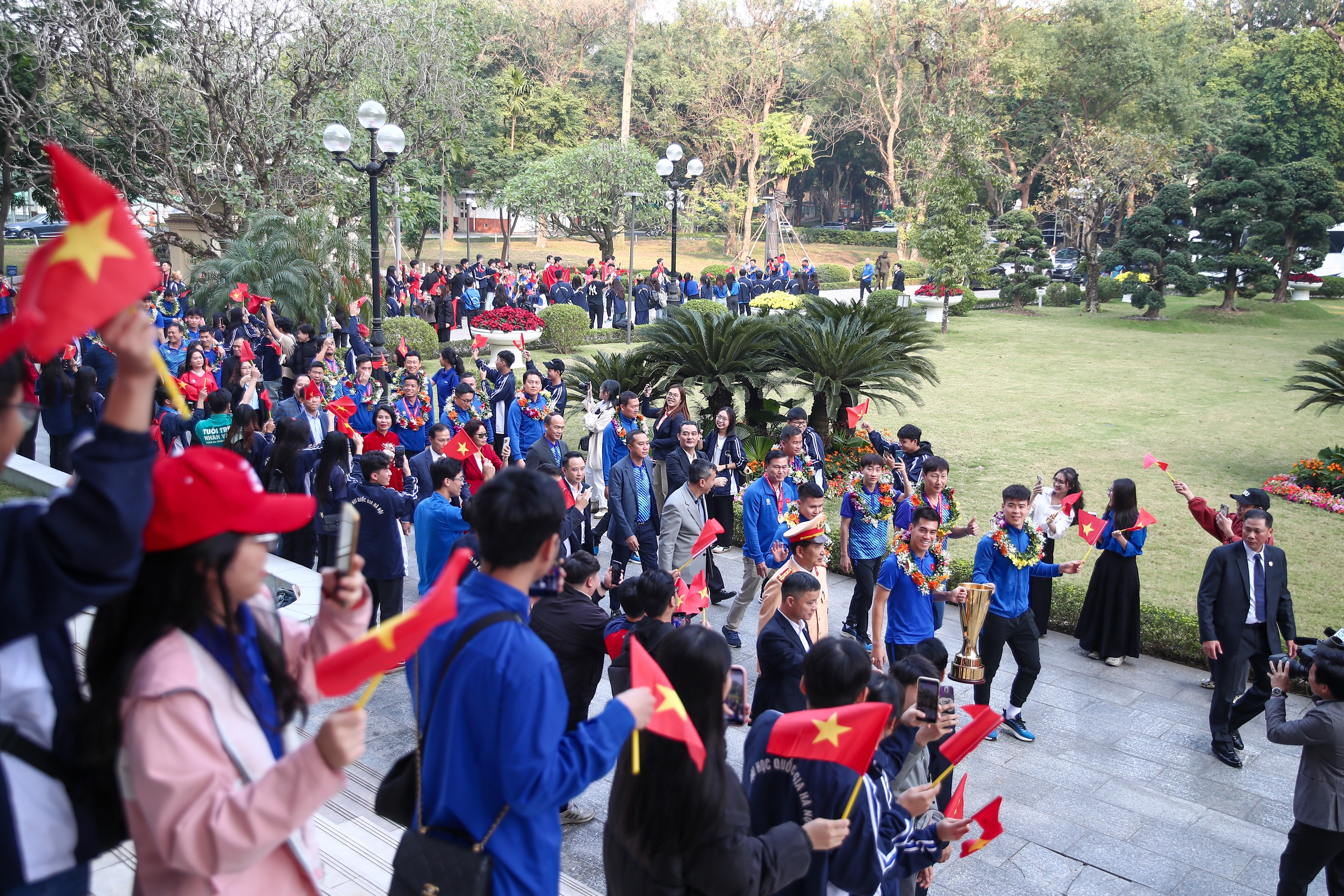 Chùm ảnh: Thủ tướng Phạm Minh Chính chúc mừng, biểu dương Đội tuyển bóng đá nam quốc gia - Ảnh 2.