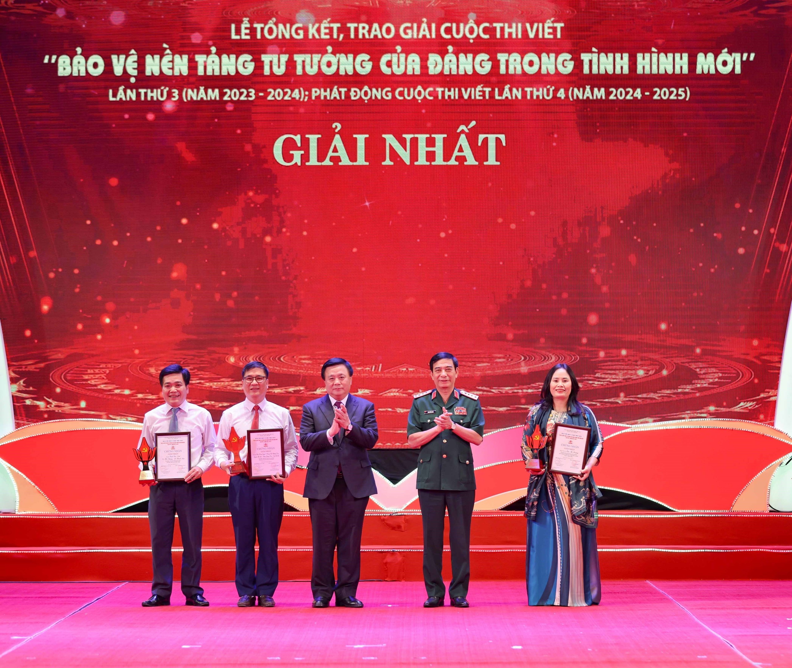 แนะนำ 300 ภาพในนิทรรศการ “Our Party is truly great” และ “Spring Festival At Ty 2025” - ภาพที่ 2 Giới thiệu 300 hình ảnh tại triển lãm