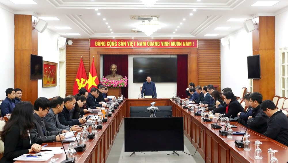 រដ្ឋមន្ត្រី Nguyen Van Hung៖ លើកកំពស់សិល្បៈសម្តែងនាំមកនូវការរួមវិភាគទានជាវិជ្ជមានដល់ឧស្សាហកម្មវប្បធម៌ - រូបថត ២. Bộ trưởng Nguyễn Văn Hùng: Thúc đẩy nghệ thuật biểu diễn đem lại đóng góp tích cực cho công nghiệp văn hóa - Ảnh 2.