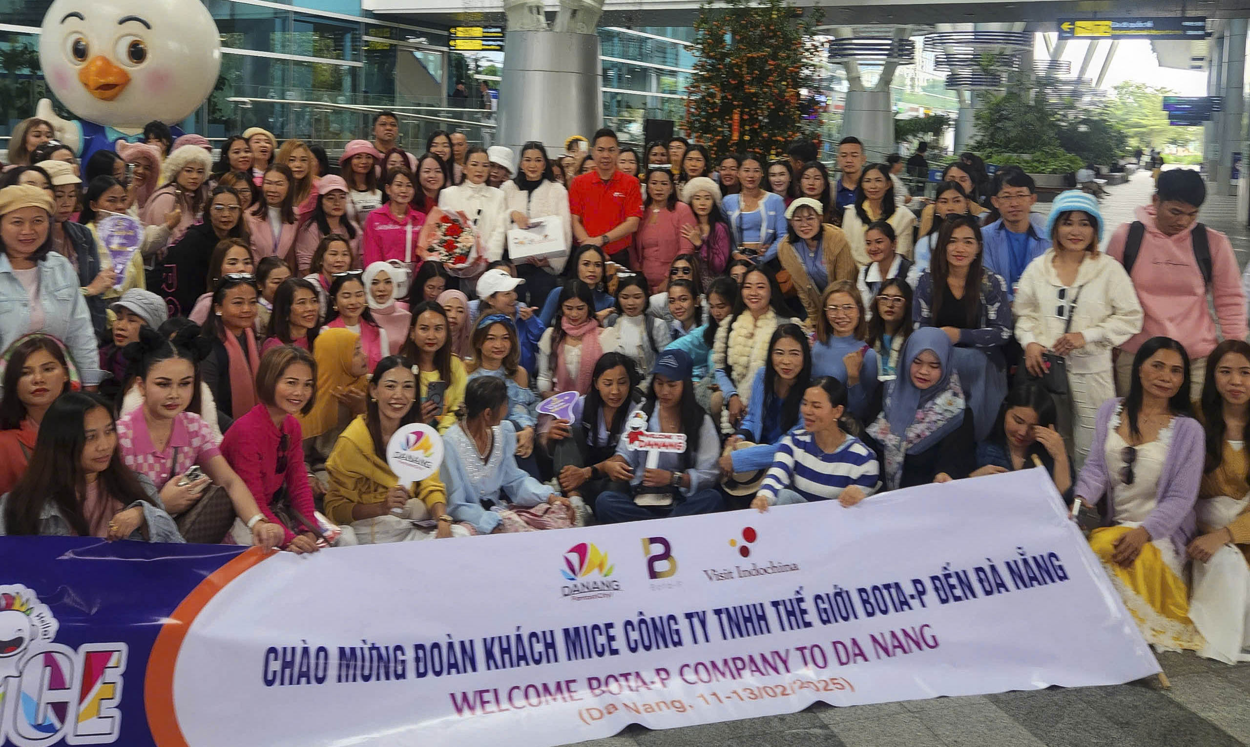 សញ្ញាវិជ្ជមានពីគណៈប្រតិភូ MICE ជាន់ខ្ពស់ទៅកាន់ទីក្រុង Da Nang - រូបថត ១. Tín hiệu tích cực từ các đoàn khách MICE cao cấp đến Đà Nẵng - Ảnh 1.