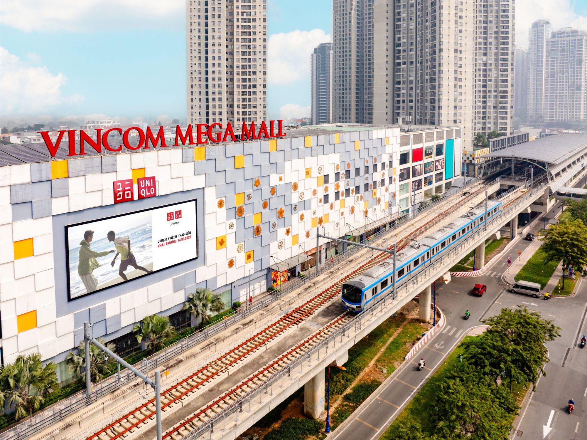 Nhiều chương trình ưu đãi nhân dịp ra mắt cửa hàng UNIQLO thứ 28 tại TTTM Vincom Mega Mall Thảo Điền - Ảnh 1.