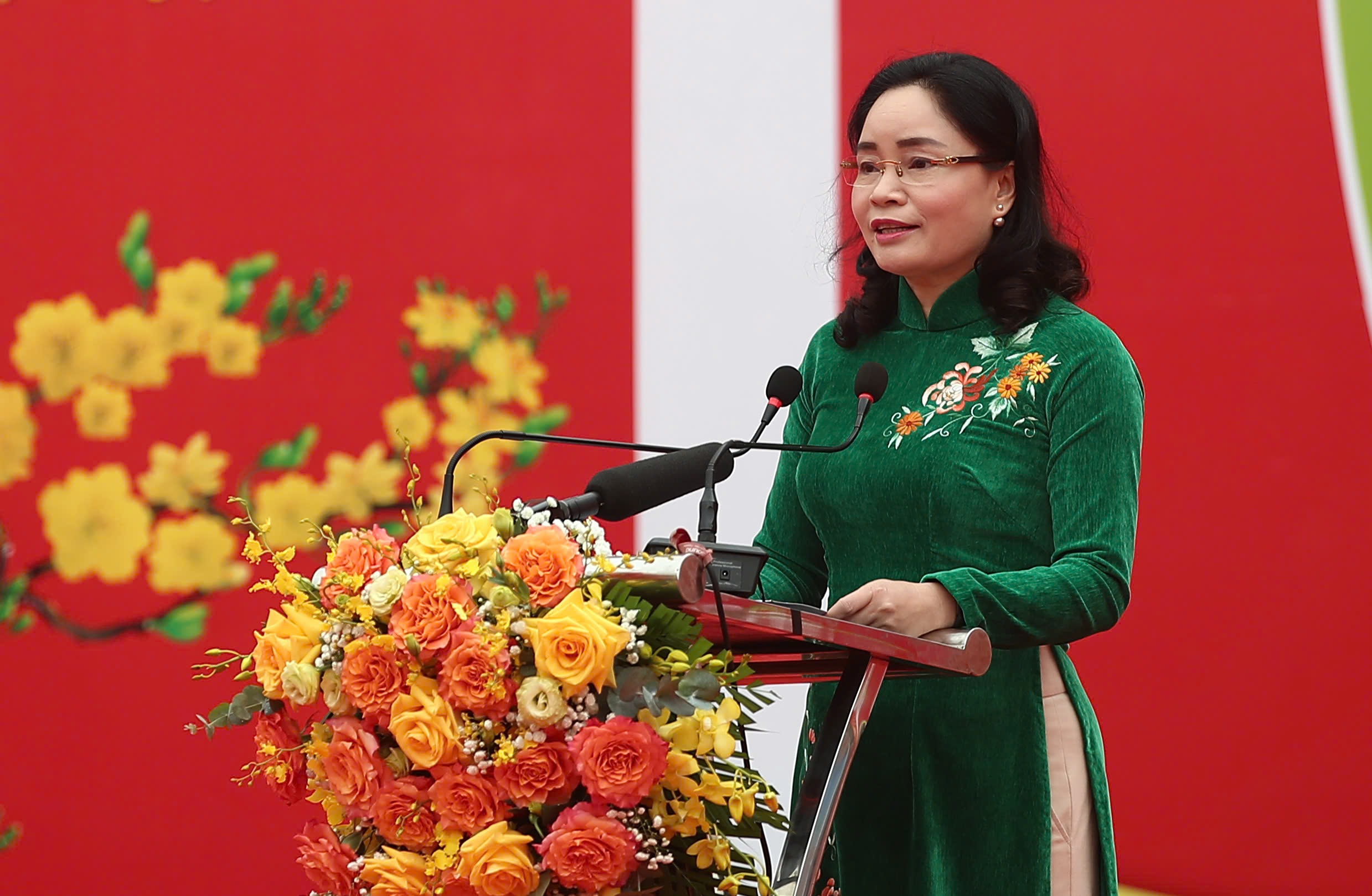 ប្រធាន ហ្លួង ឃ្យុង៖ ថែរក្សានិងស៊ីជម្រៅនូវតម្លៃវប្បធម៌ជាតិ ឯកភាព និងរួមដំណើរគ្នាទៅវិញទៅមកក្នុងបុព្វហេតុកសាង និងអភិវឌ្ឍន៍ជាតិ - រូបថត ២. Chủ tịch nước Lương Cường: Giữ gìn và làm sâu sắc hơn những giá trị văn hóa dân tộc, đoàn kết và đồng hành trong công cuộc xây dựng và phát triển đất nước - Ảnh 2.