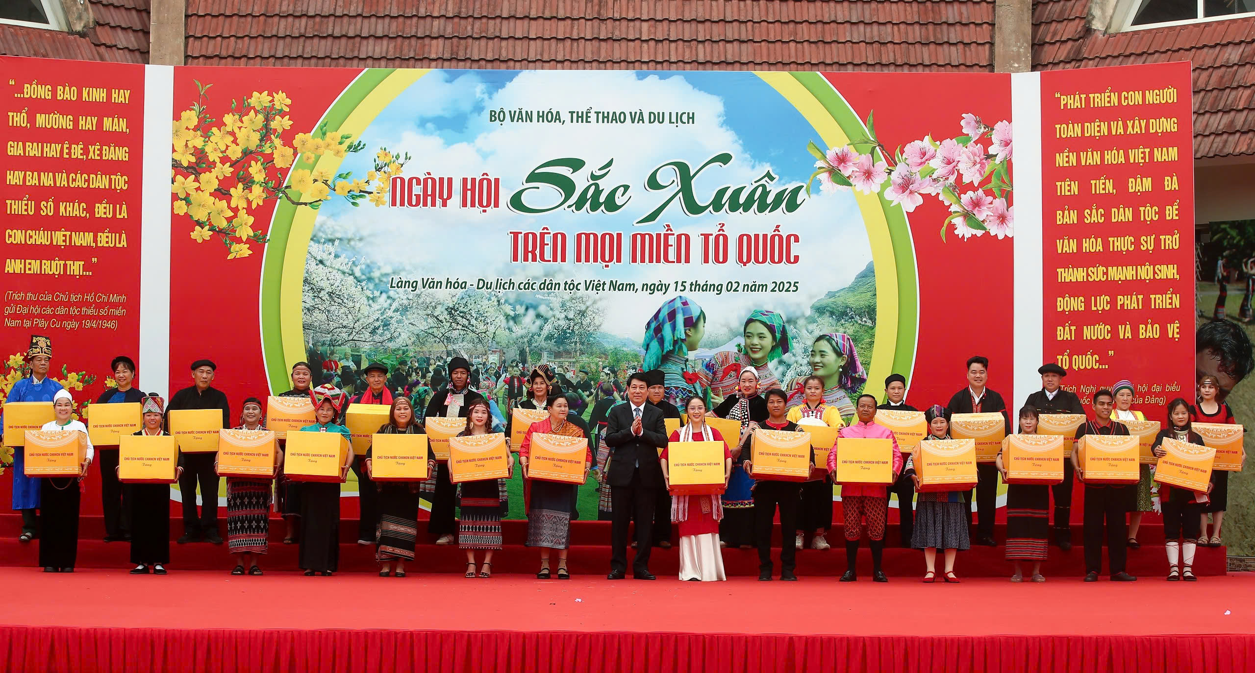 ប្រធាន ហ្លួង ឃ្យូង៖ ថែរក្សា និងធ្វើឲ្យស៊ីជម្រៅនូវតម្លៃវប្បធម៌ជាតិ សាមគ្គីភាព និងដៃគូក្នុងបុព្វហេតុកសាង និងអភិវឌ្ឍន៍ជាតិ - រូបថត ៣. Chủ tịch nước Lương Cường: Giữ gìn và làm sâu sắc hơn những giá trị văn hóa dân tộc, đoàn kết và đồng hành trong công cuộc xây dựng và phát triển đất nước - Ảnh 3.