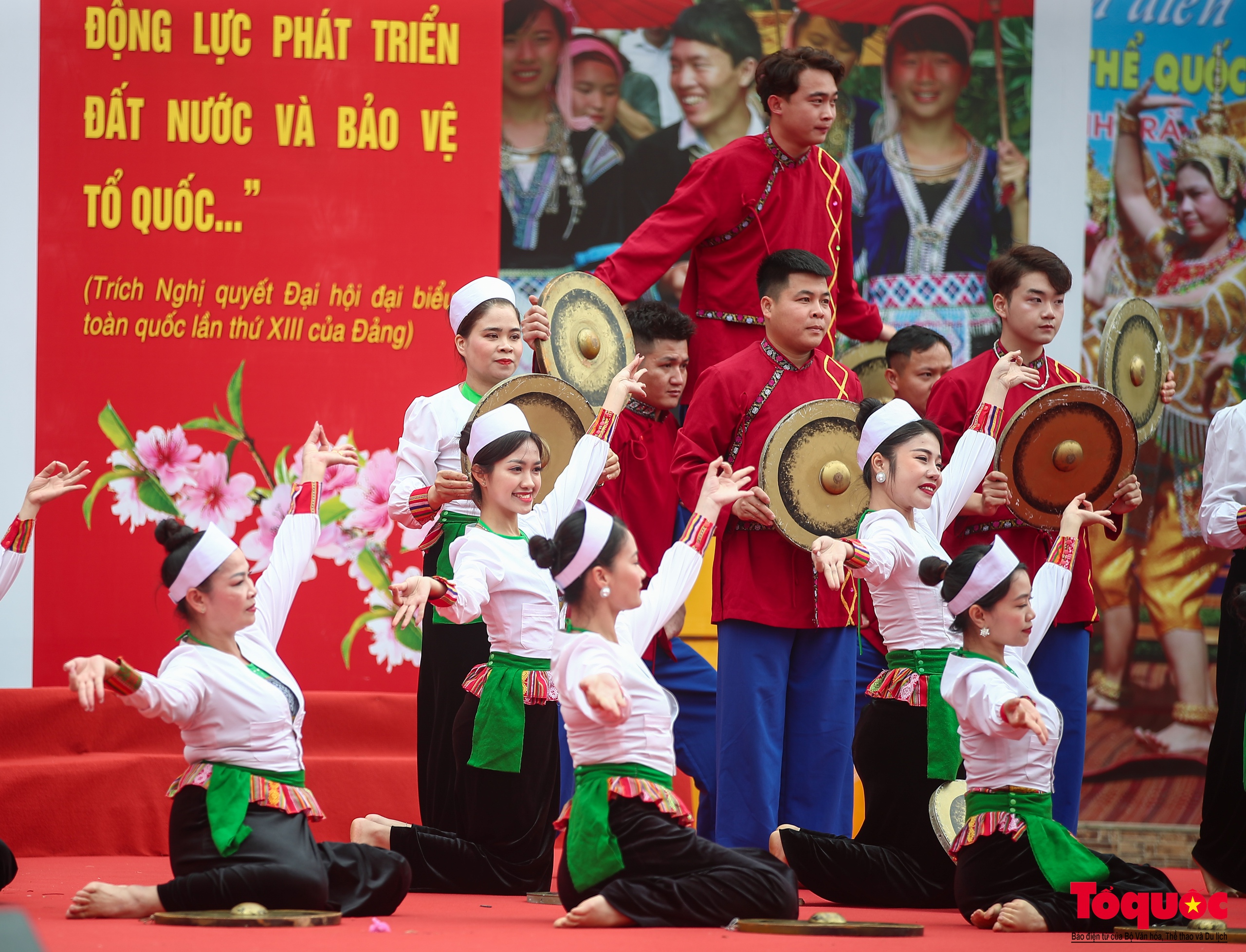 Chùm ảnh: Chủ tịch nước dự Ngày hội '&quot;Sắc xuân trên mọi miền Tổ quốc&quot; năm 2025 - Ảnh 14.