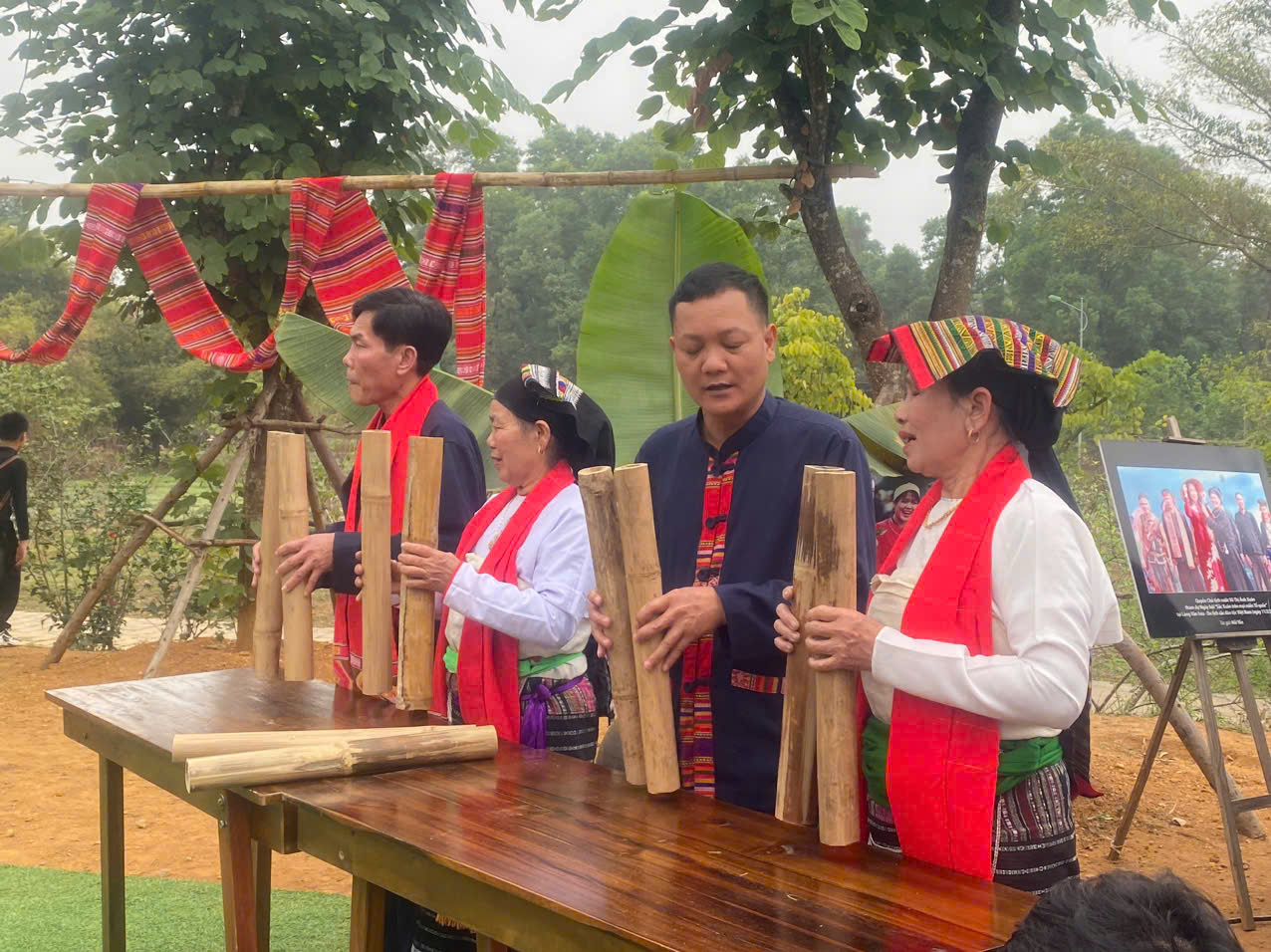 Återuppförande av den unika Kin Chieng Boọc-majceremonin för det thailändska folket i Thanh Hoa - Foto 4. Tái hiện lễ Kin Chiêng Boọc Mạy đặc sắc của đồng bào Thái xứ Thanh - Ảnh 4.