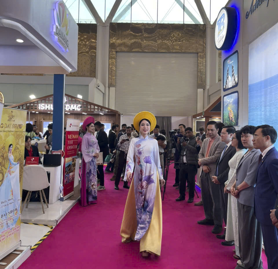 تبلیغ دانانگ - جذابترین مقصد برای بازدیدکنندگان هندی در سال ۲۰۲۵ در نمایشگاه SATTE - عکس ۲. Quảng bá Đà Nẵng – điểm đến hấp dẫn nhất đối với khách Ấn Độ trong năm 2025 tại Hội chợ SATTE - Ảnh 2.